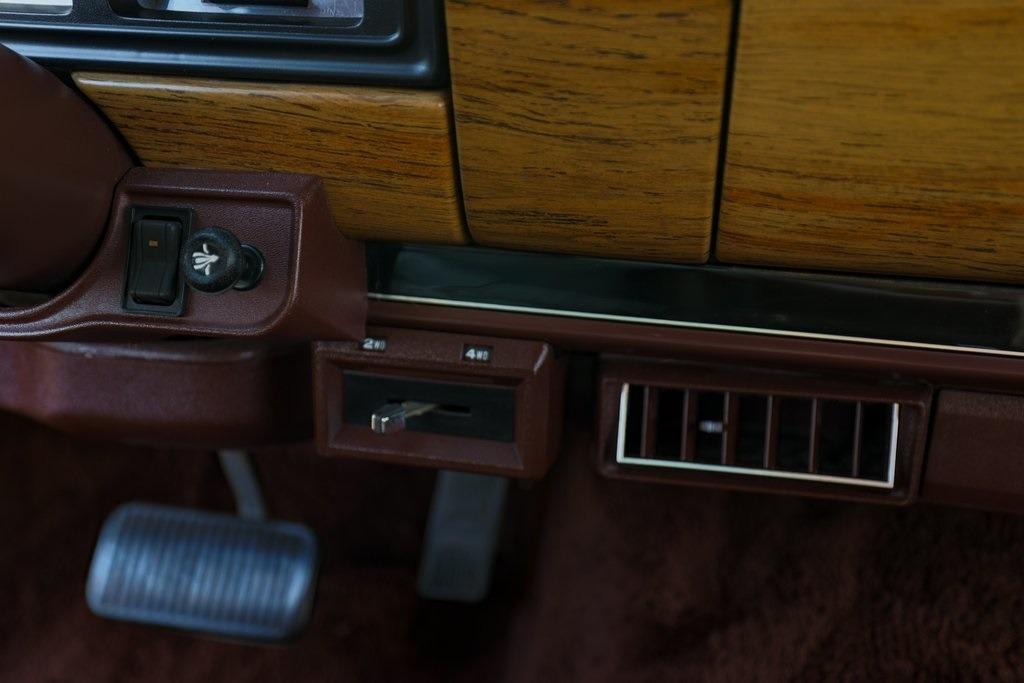 1989 Jeep Grand Wagoneer