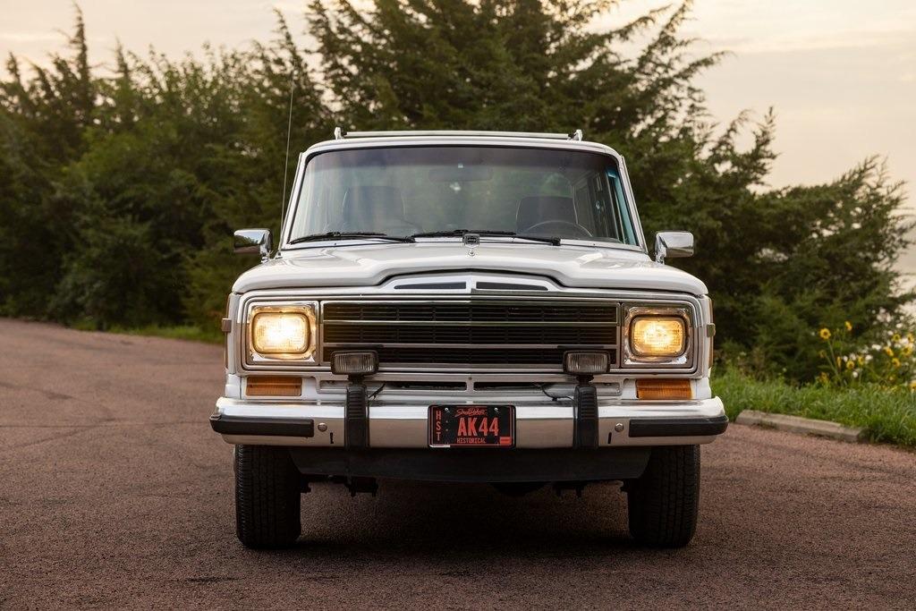 1989 Jeep Grand Wagoneer - 5