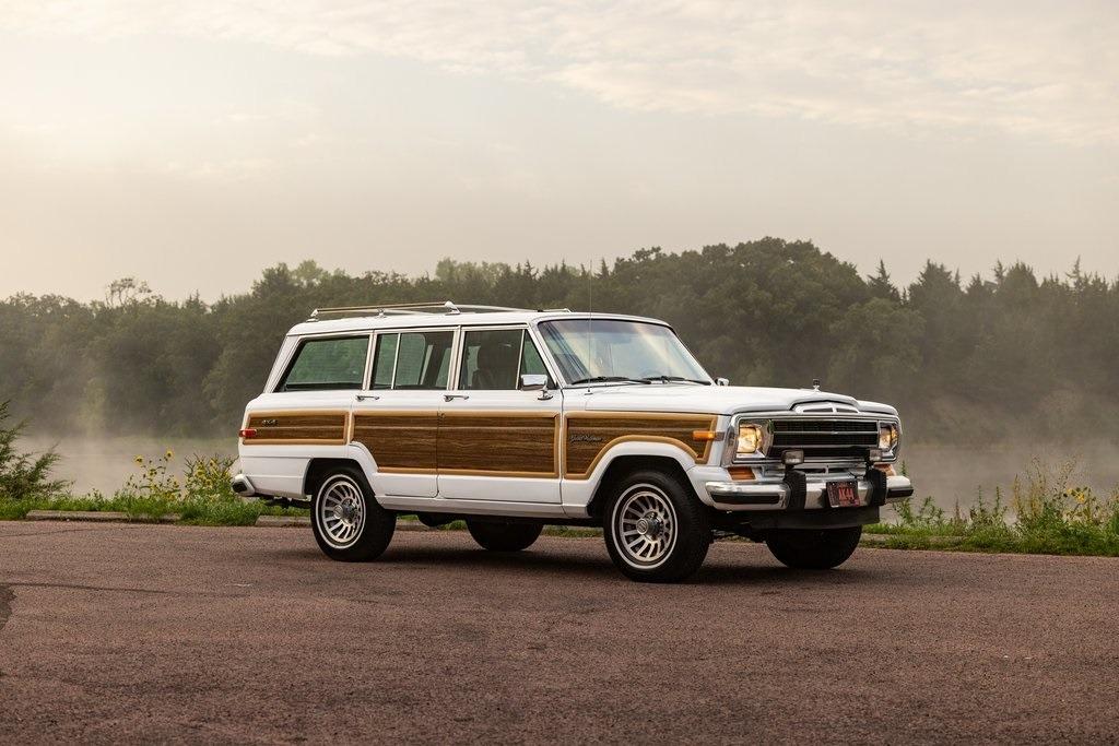 1989 Jeep Grand Wagoneer - 4