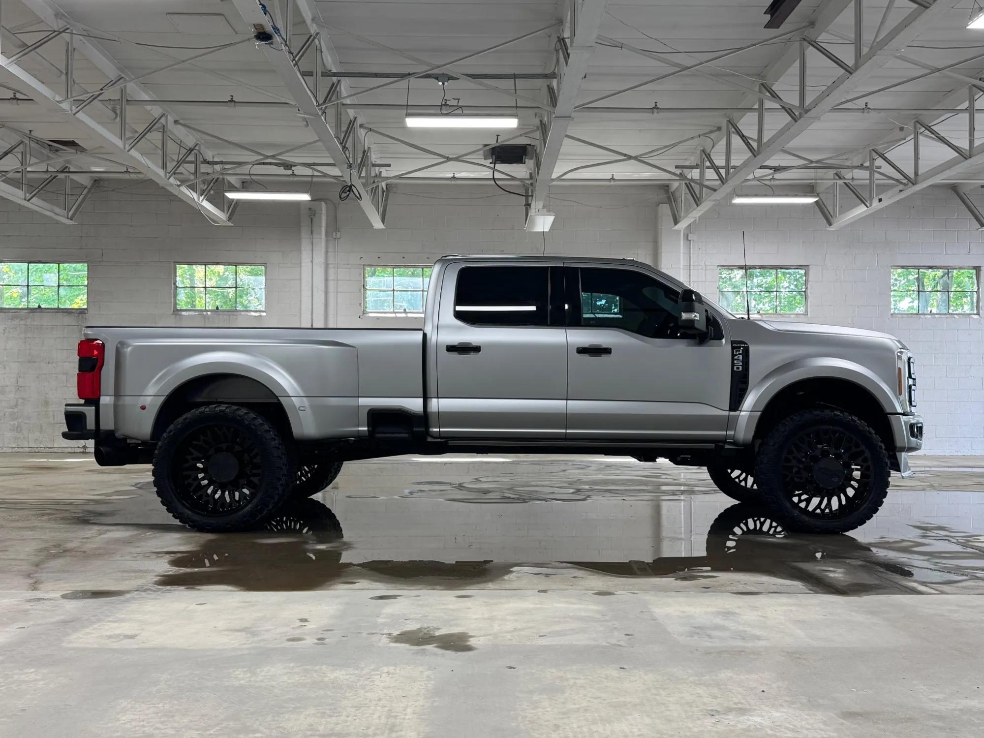 2024 Ford F-450 Super Duty Platinum