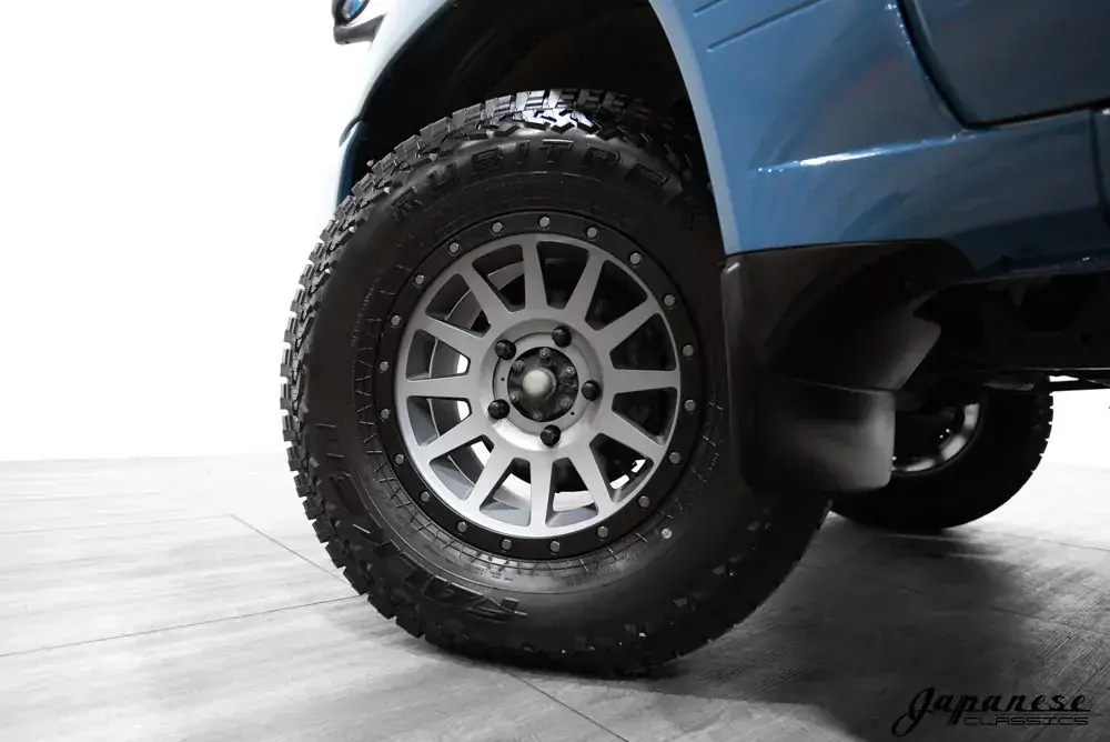 1999 Toyota Land Cruiser J100 - 2