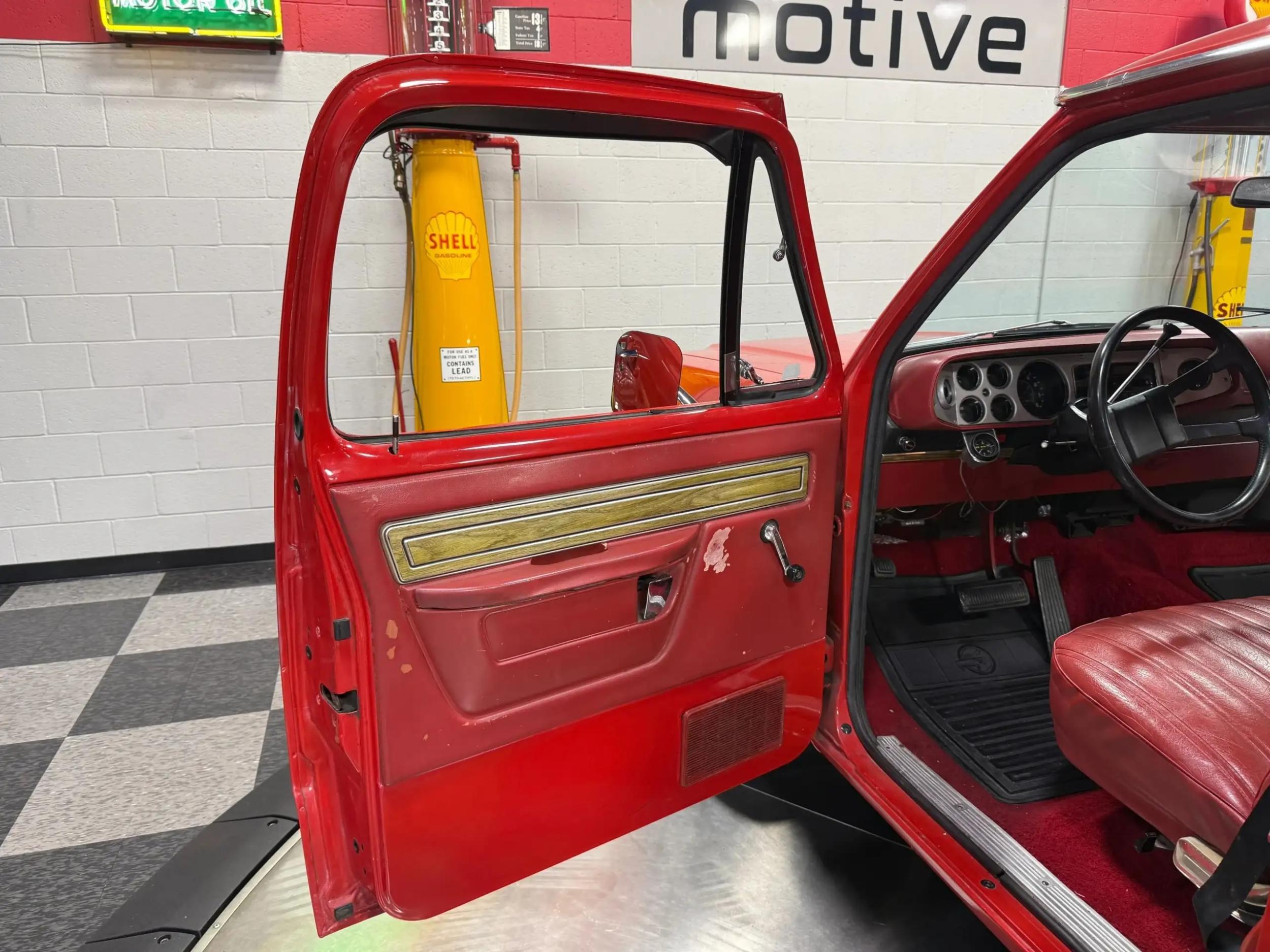 1979 Dodge D150 Li'l Red Express