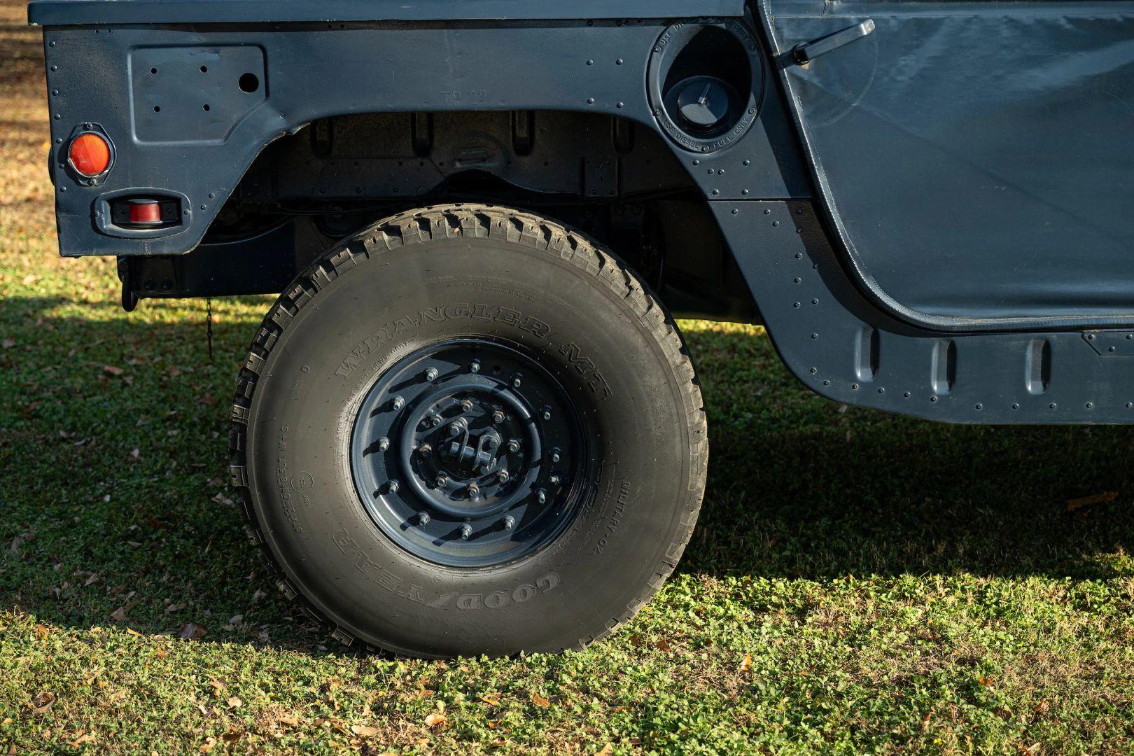 1990 AM General M998 HMMWV