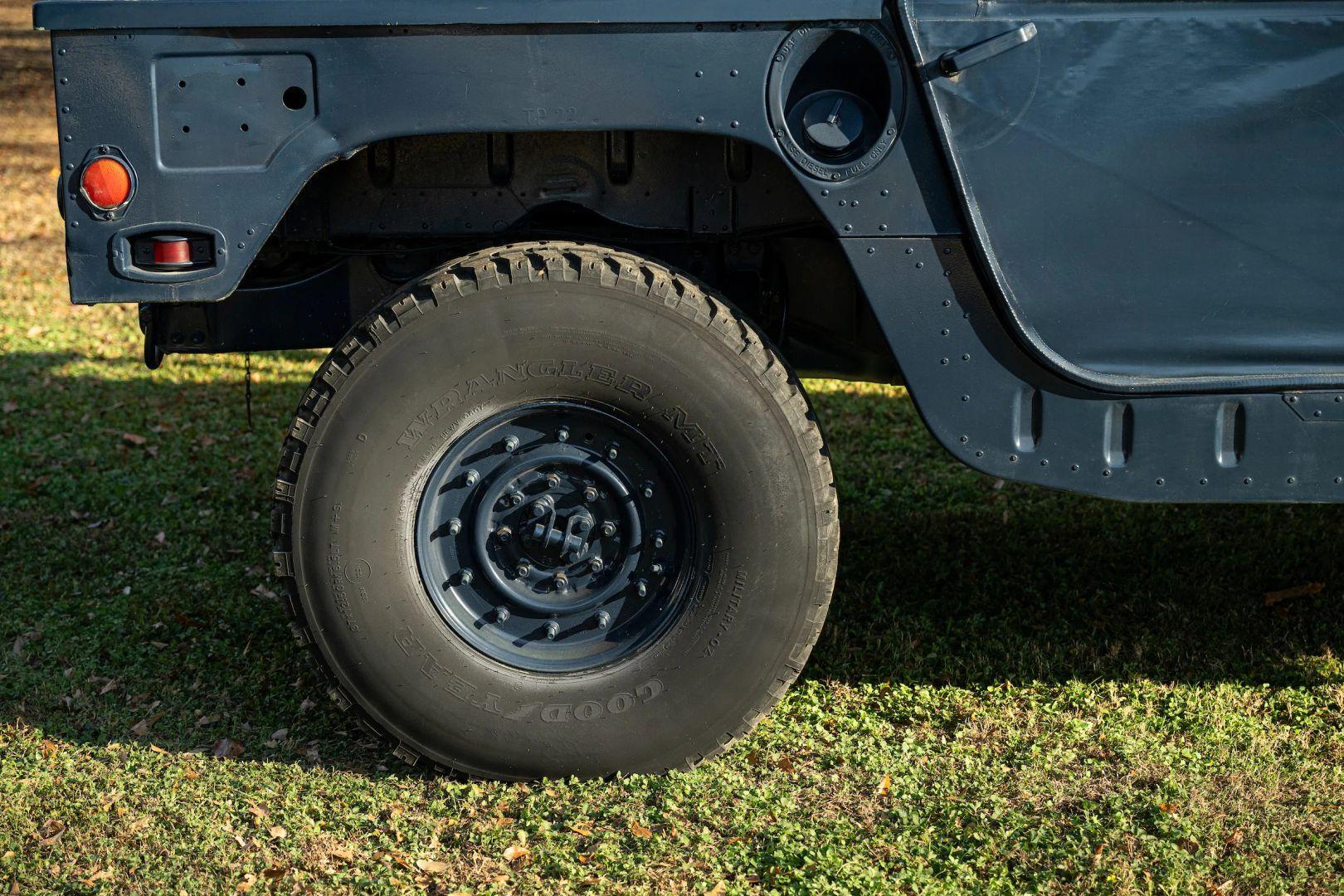 1990 AM General M998 HMMWV