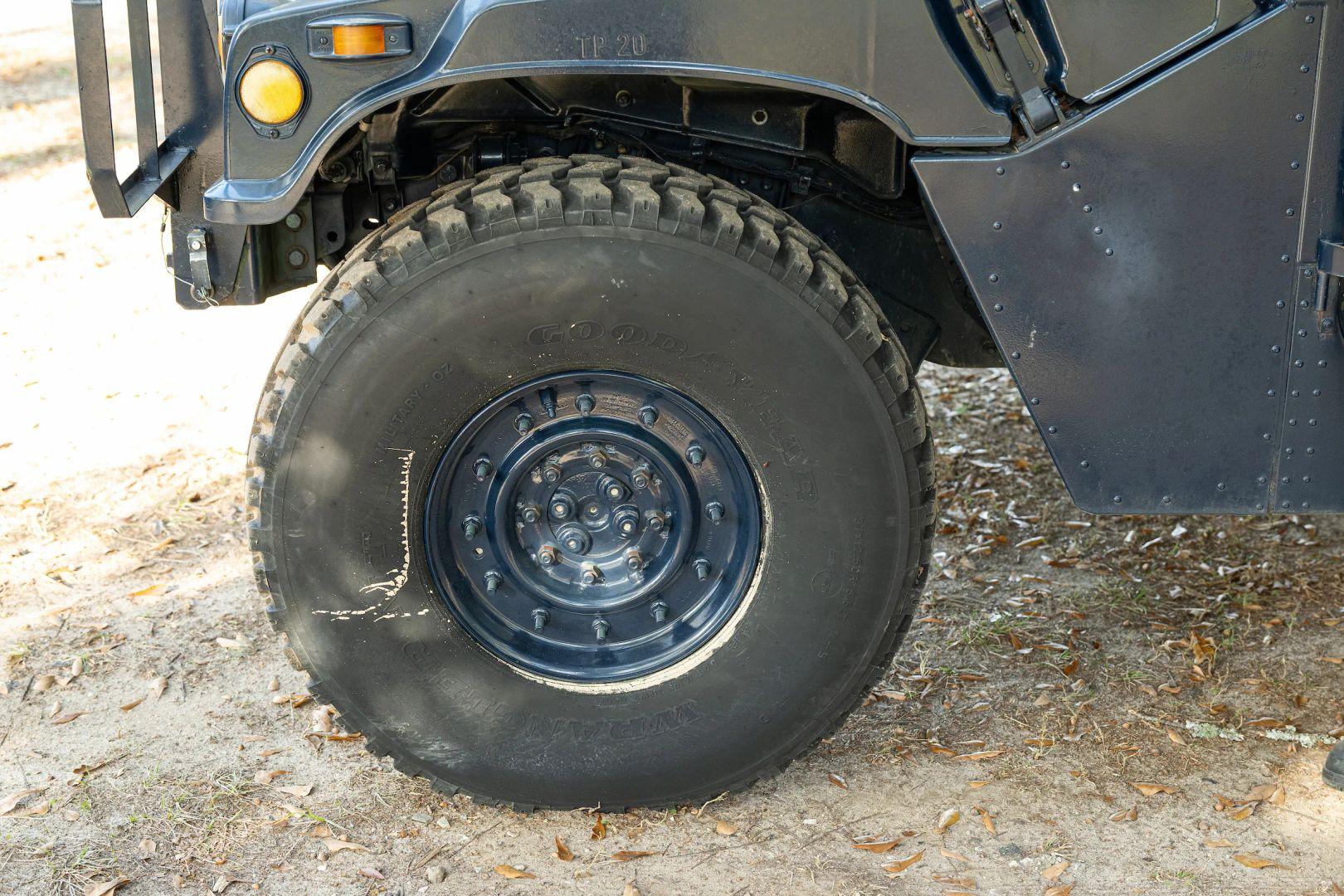 1990 AM General M998 HMMWV