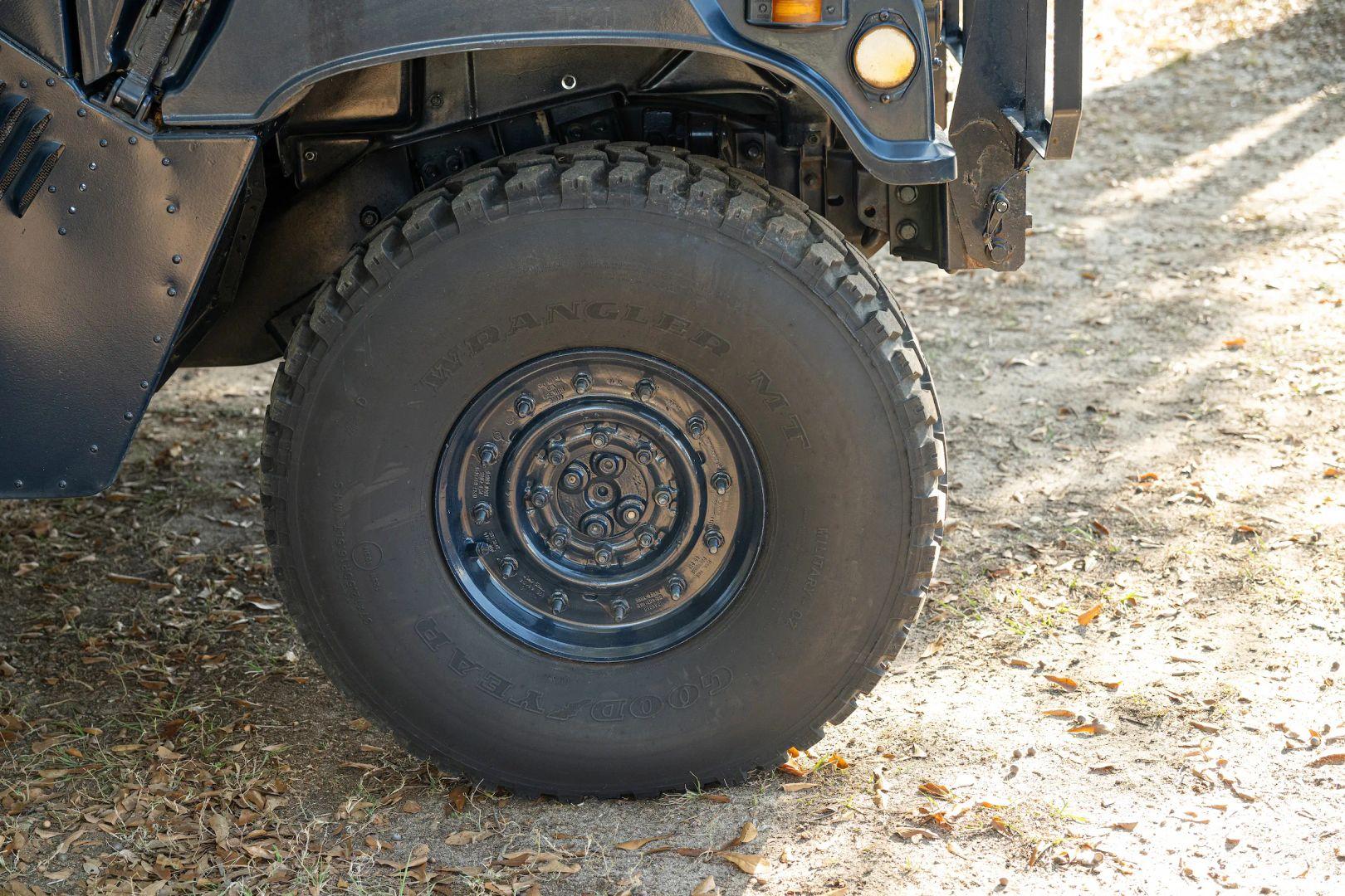 1990 AM General M998 HMMWV