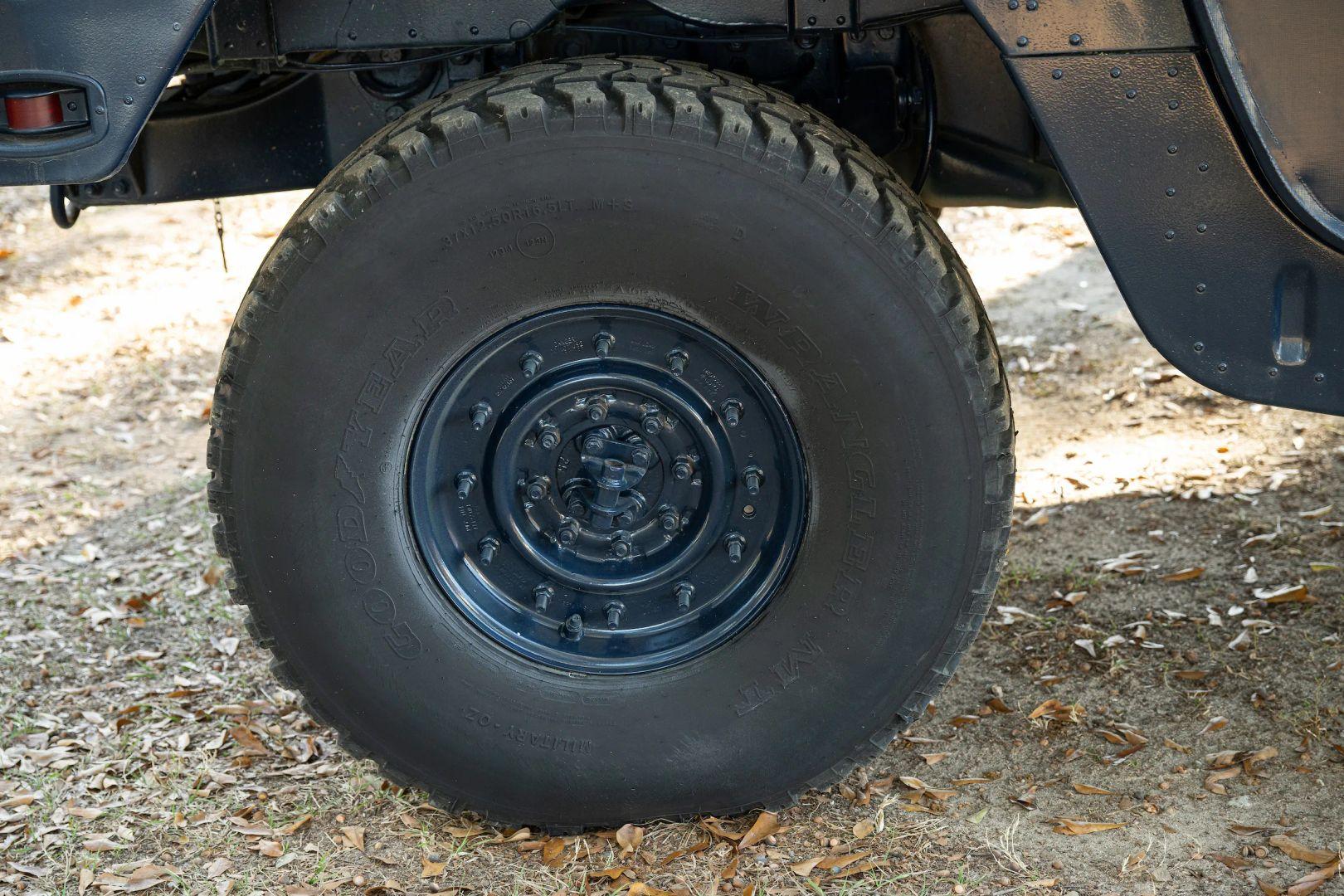 1990 AM General M998 HMMWV