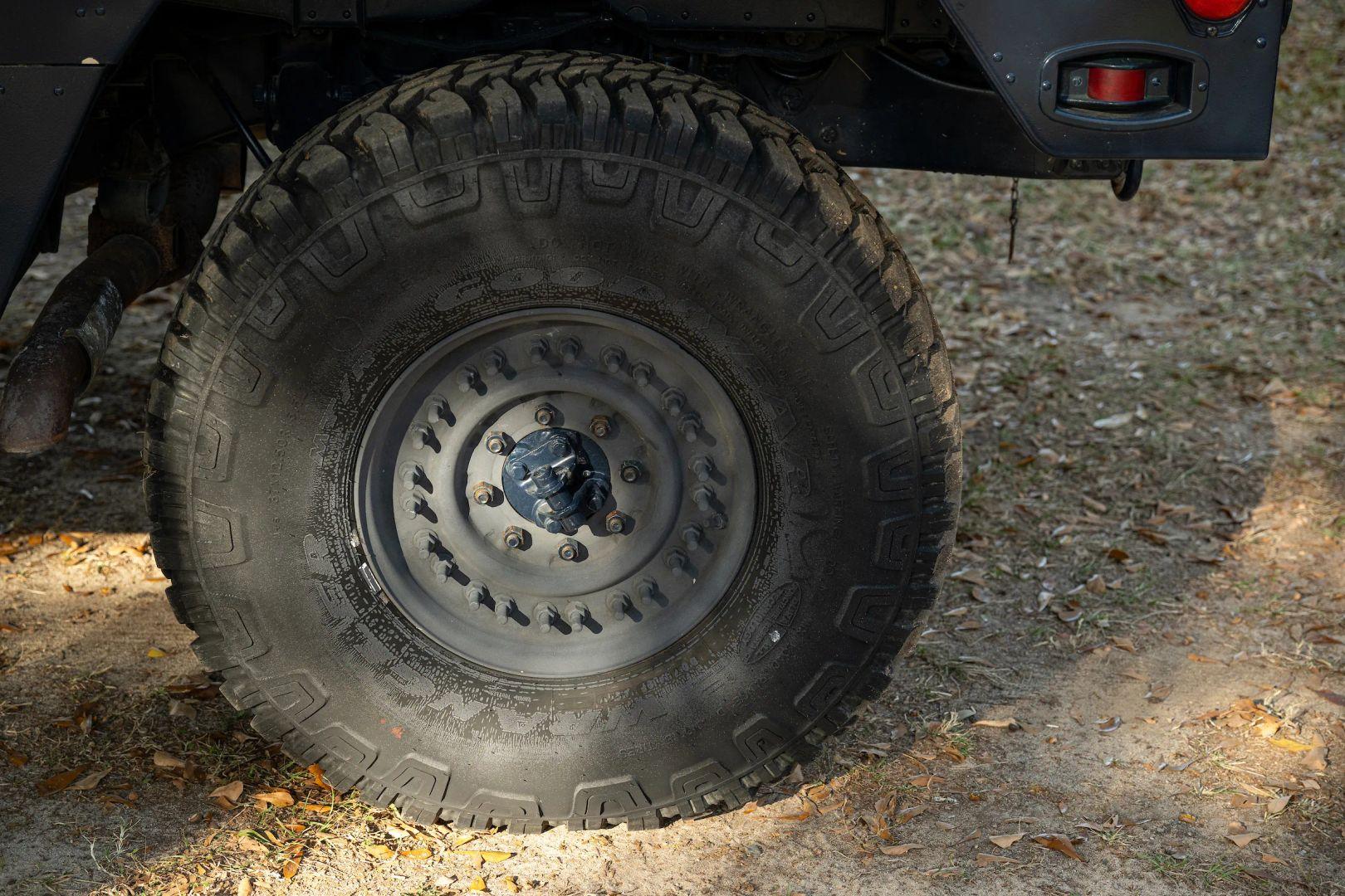 1990 AM General M998 HMMWV