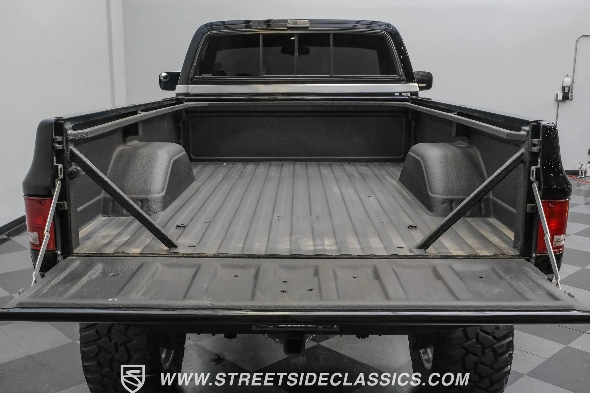 1986 Chevrolet K30 Silverado 4×4 Pickup