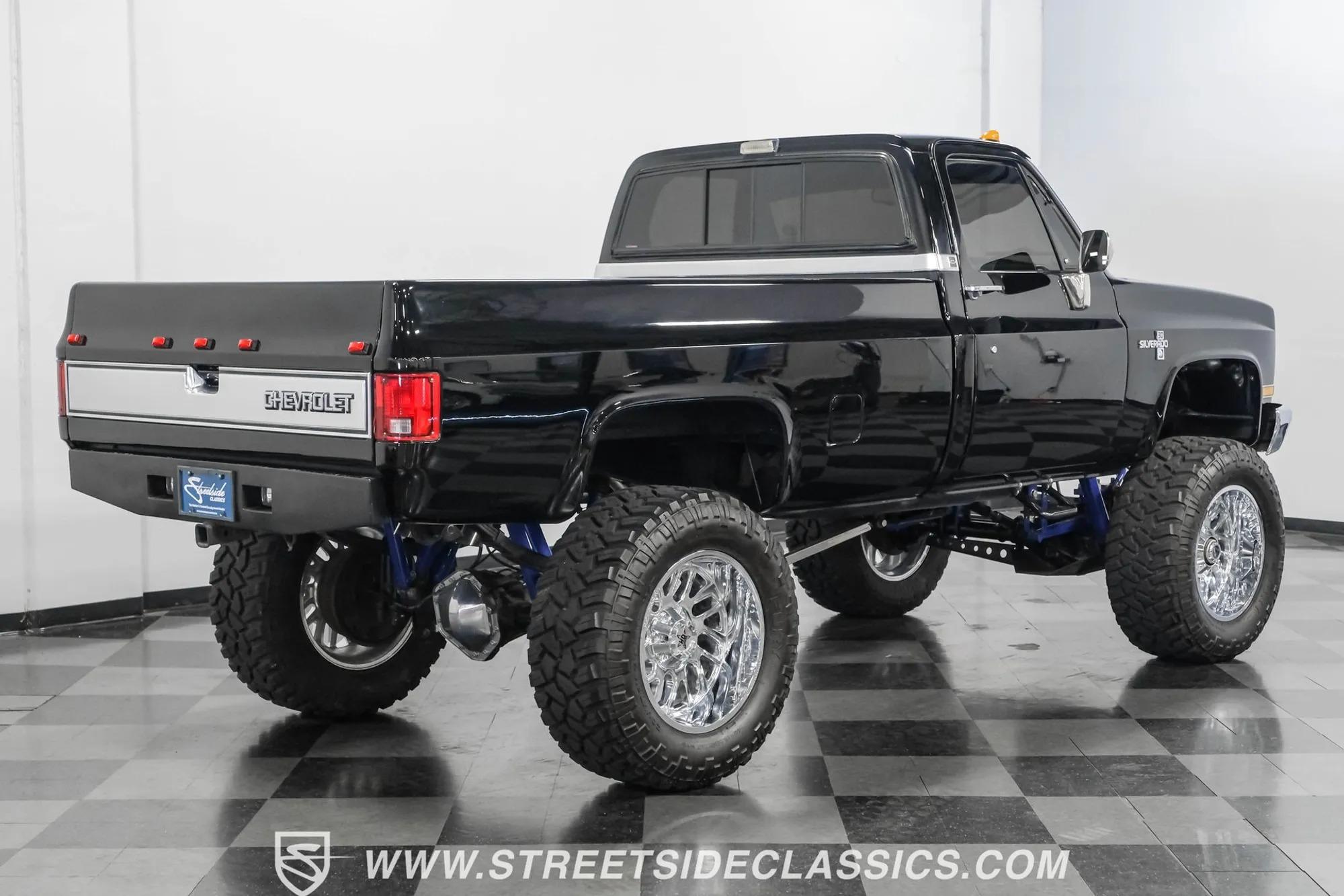 1986 Chevrolet K30 Silverado 4×4 Pickup