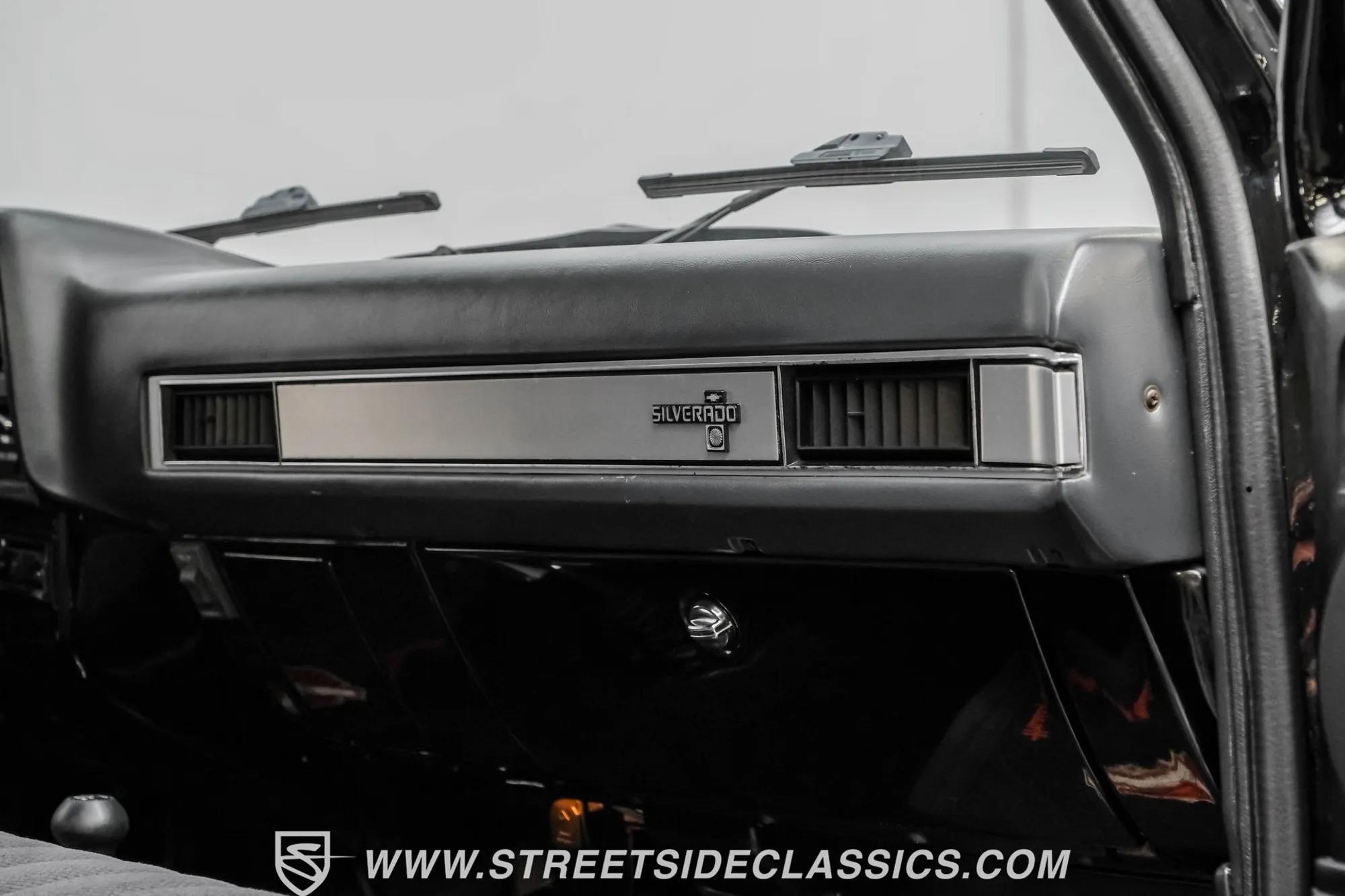 1986 Chevrolet K30 Silverado 4×4 Pickup