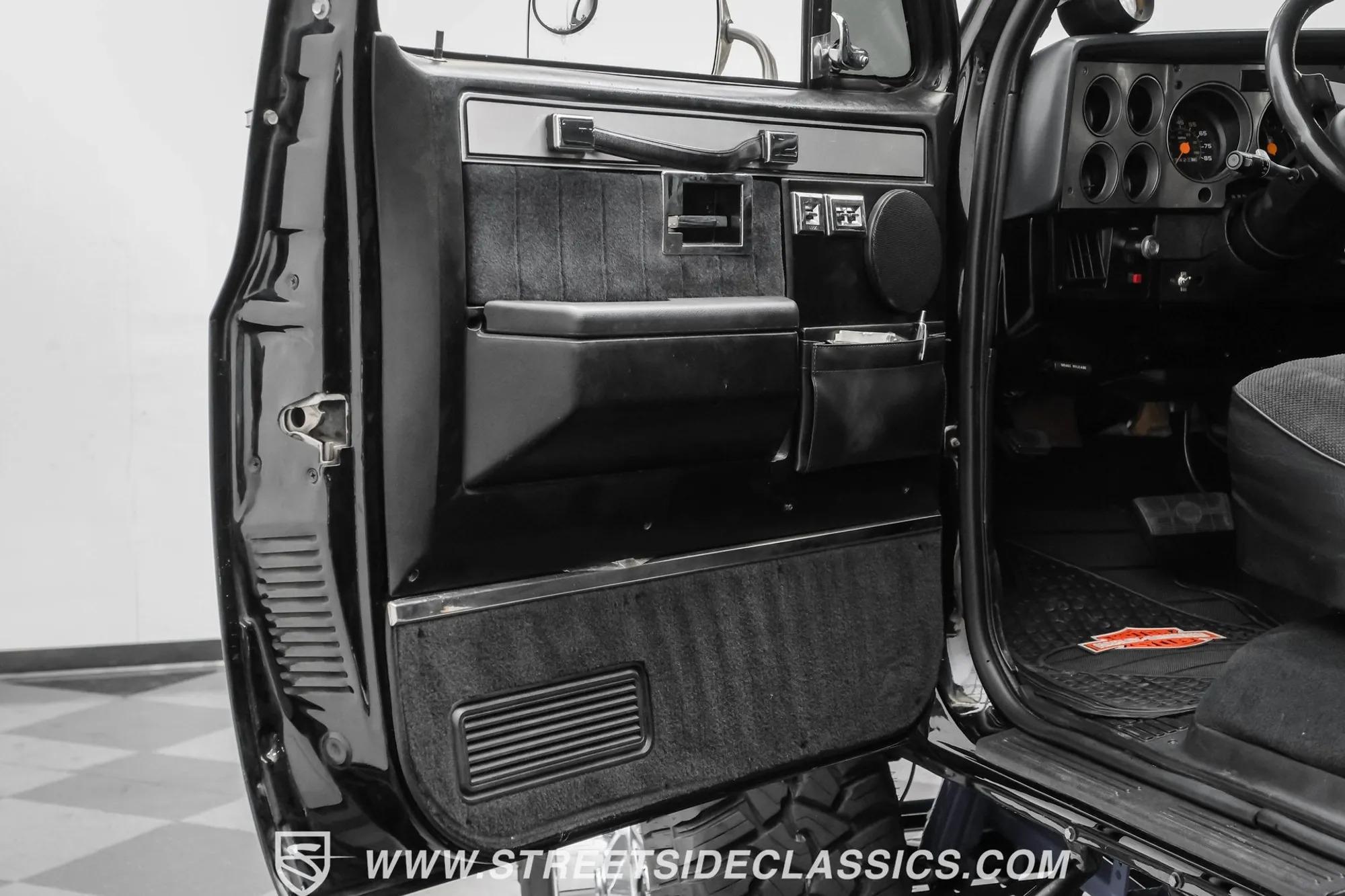 1986 Chevrolet K30 Silverado 4×4 Pickup