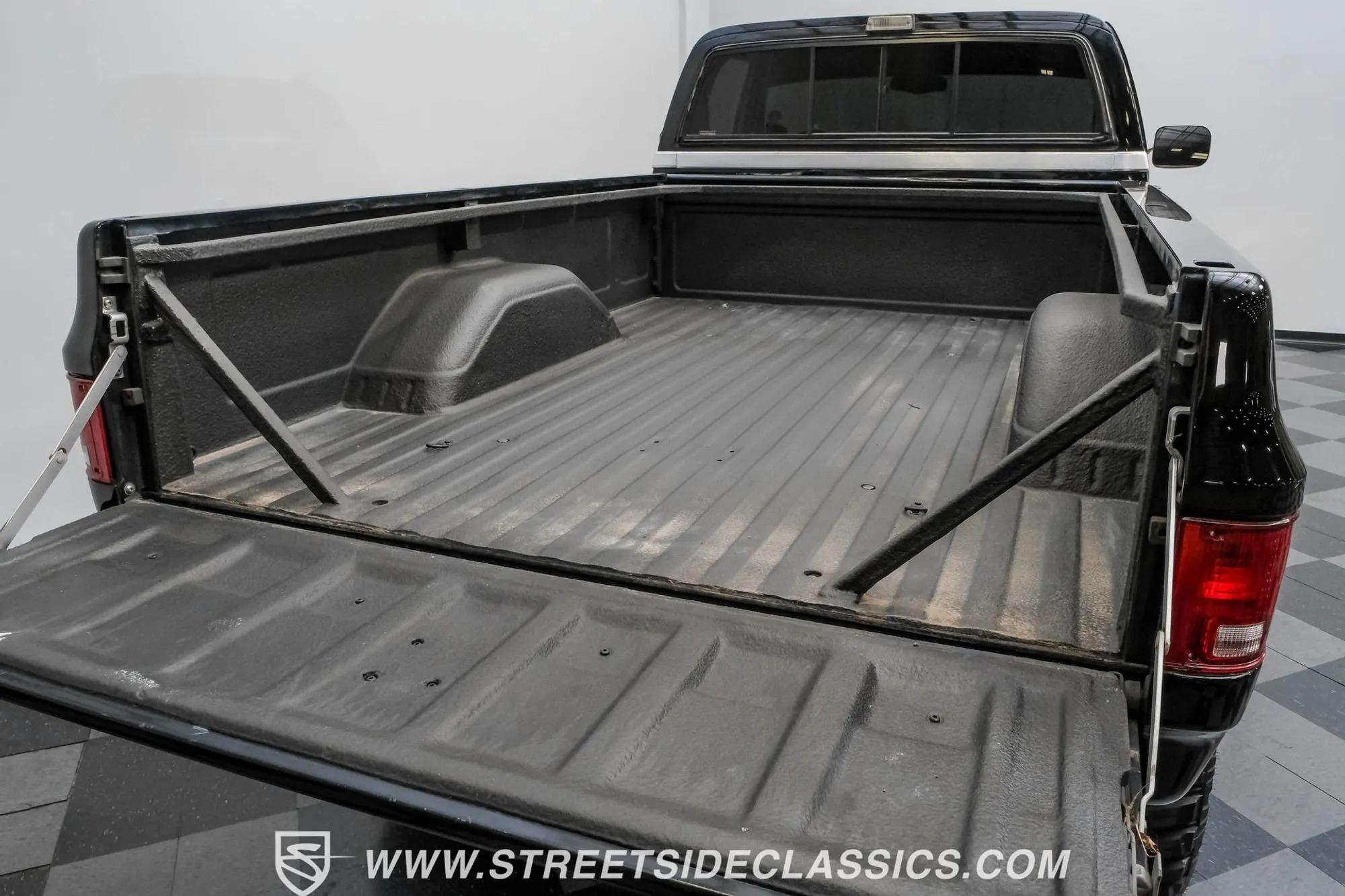 1986 Chevrolet K30 Silverado 4×4 Pickup