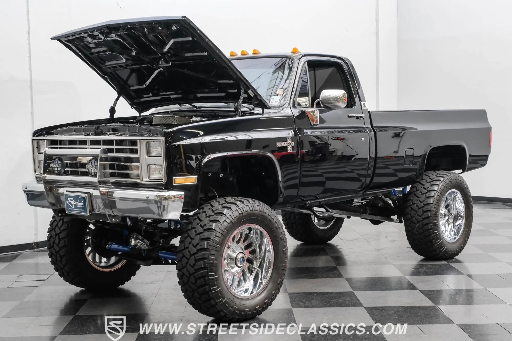 1986 Chevrolet K30 Silverado 4×4 Pickup