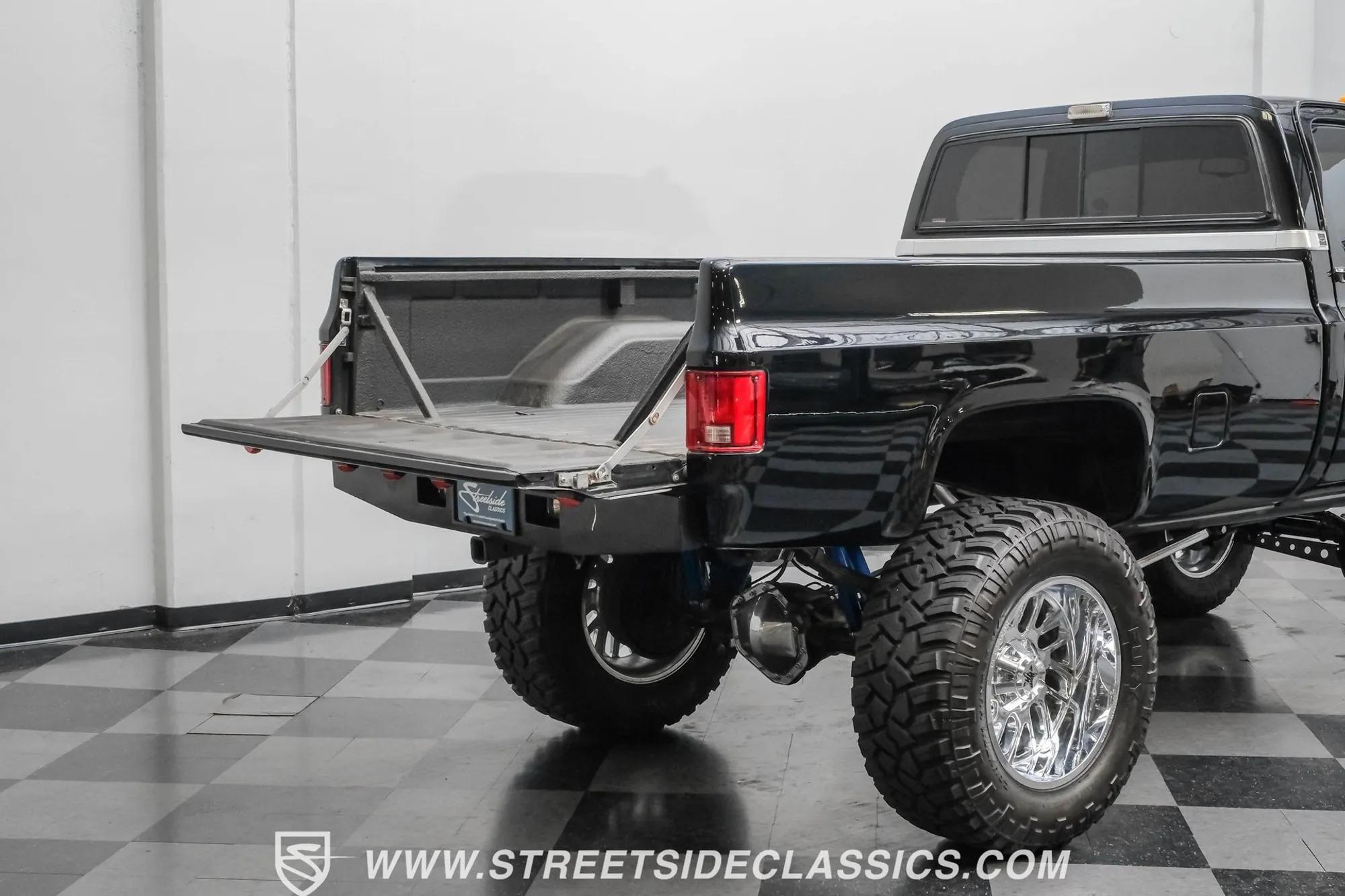 1986 Chevrolet K30 Silverado 4×4 Pickup