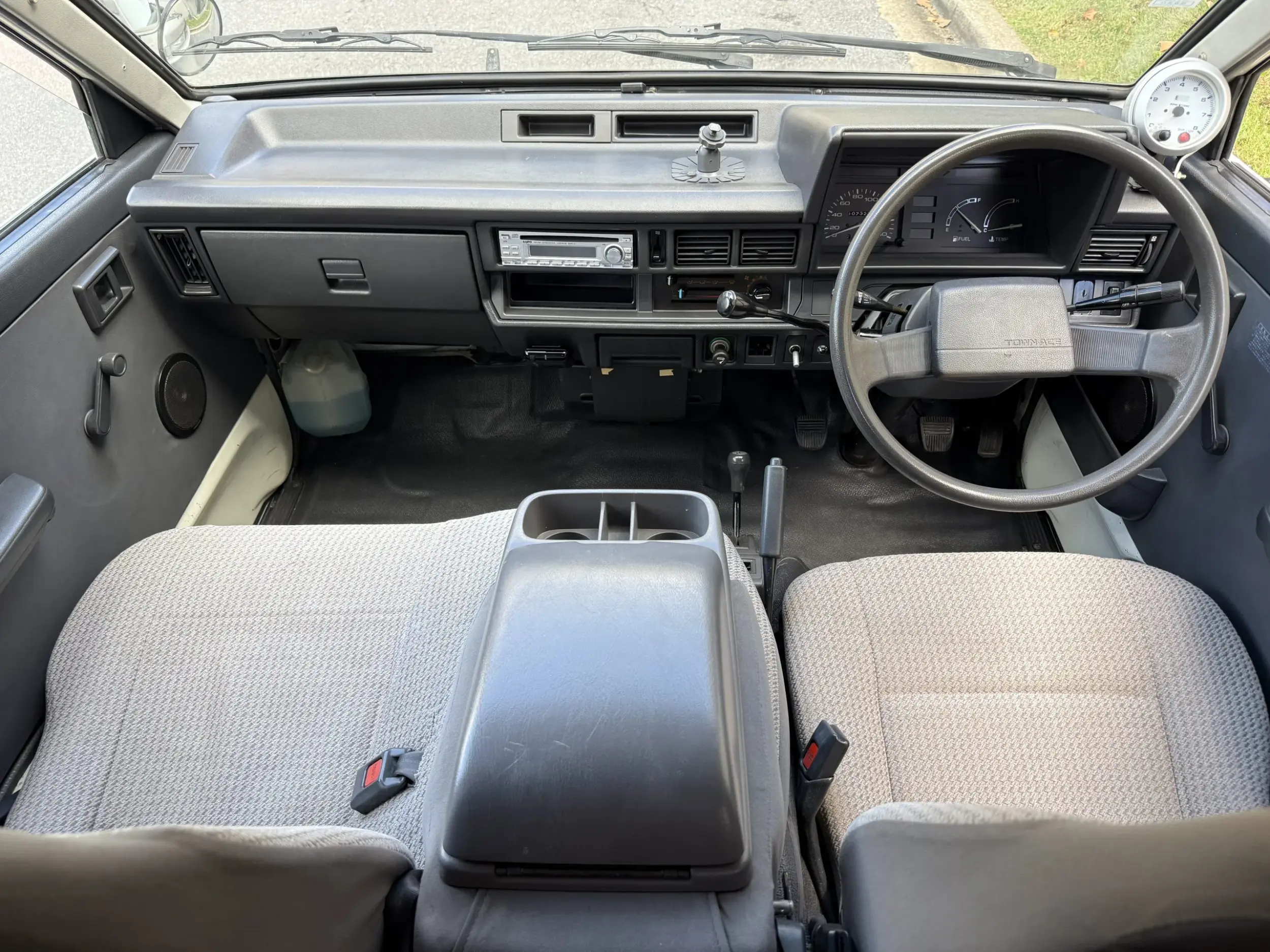 1993 Toyota TownAce Pop-Top Camper