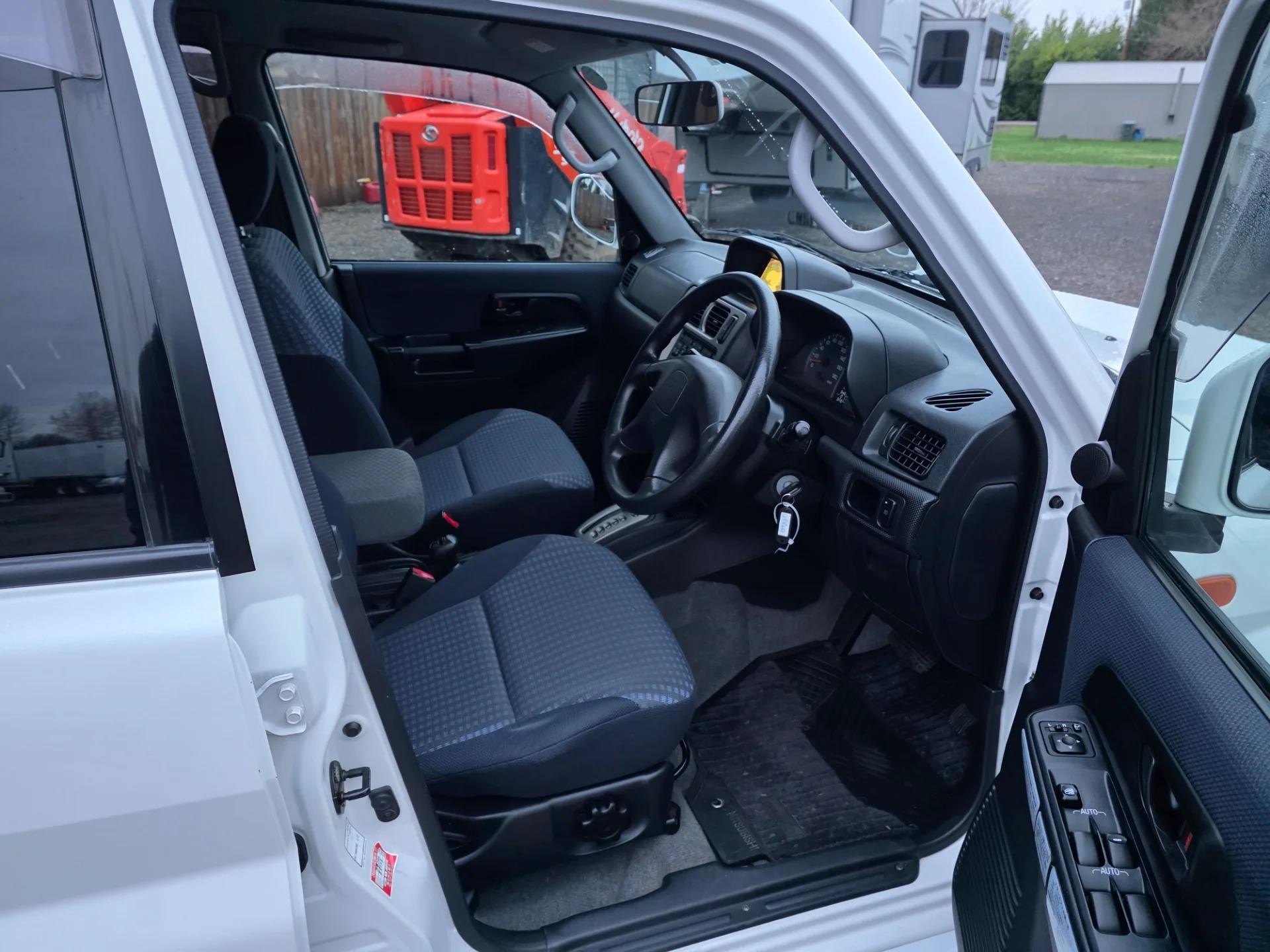 2000 Mitsubishi Pajero IO