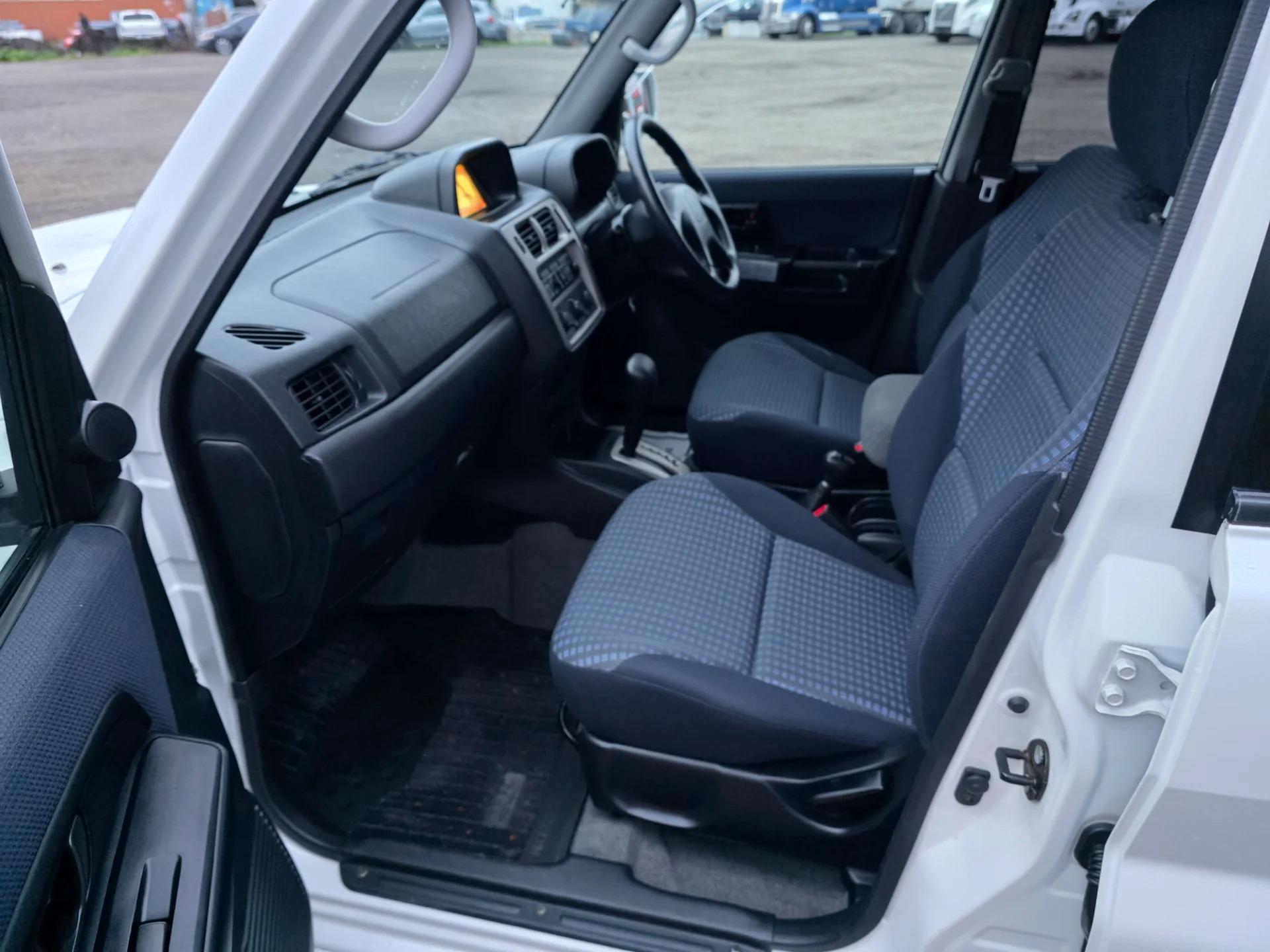 2000 Mitsubishi Pajero IO