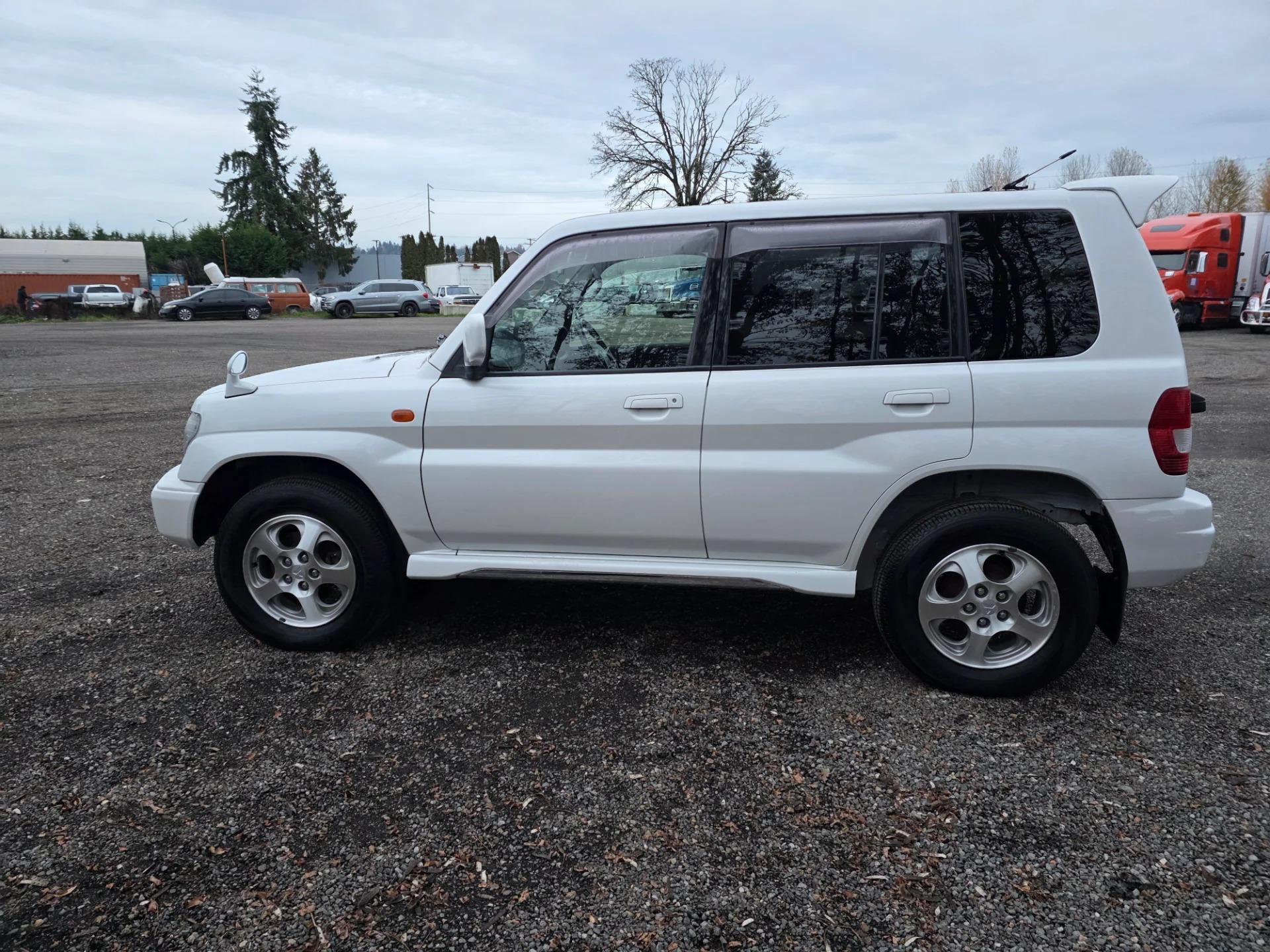 2000 Mitsubishi Pajero IO - 2