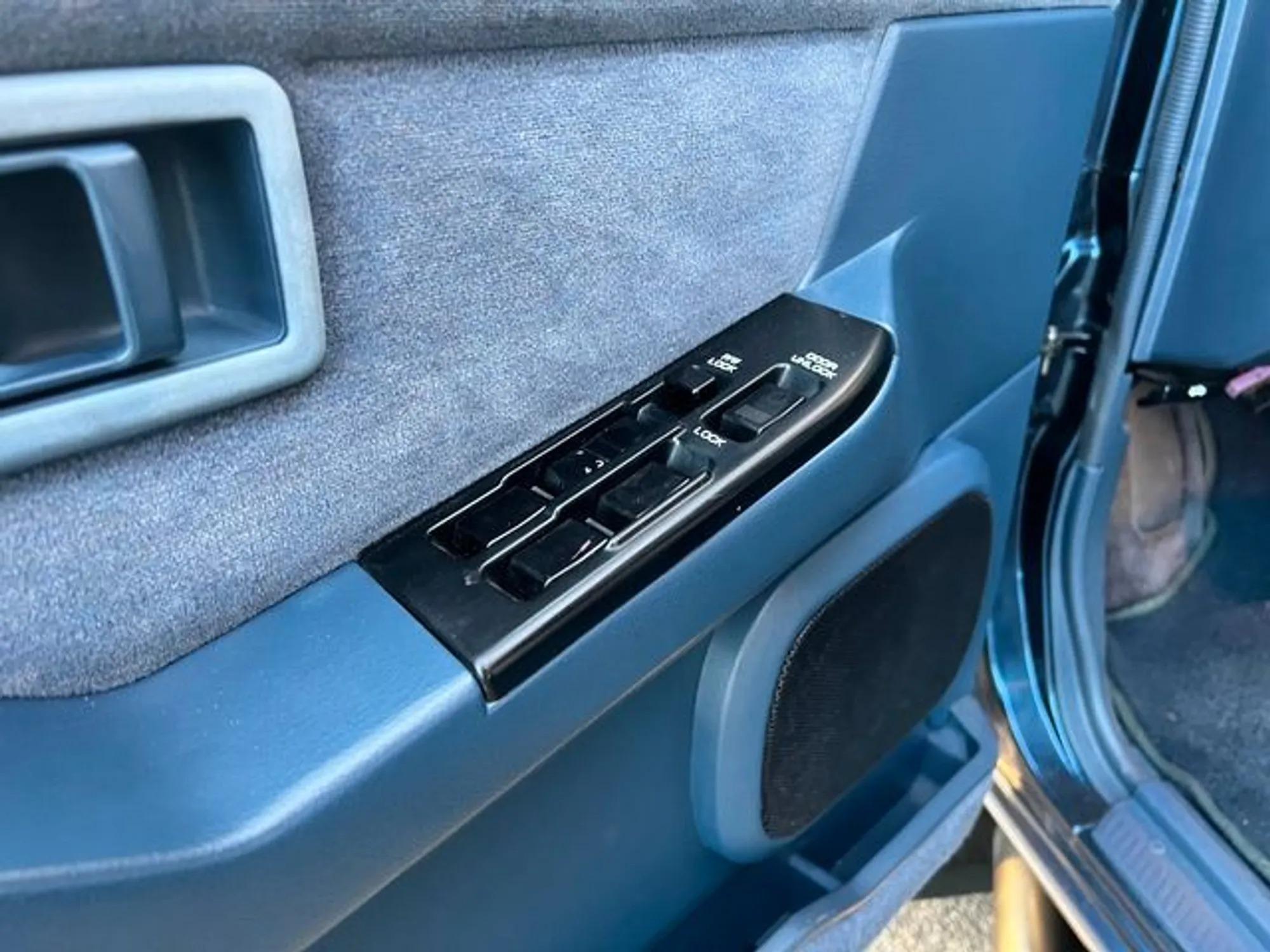 1993 Nissan Pathfinder SE 4×4