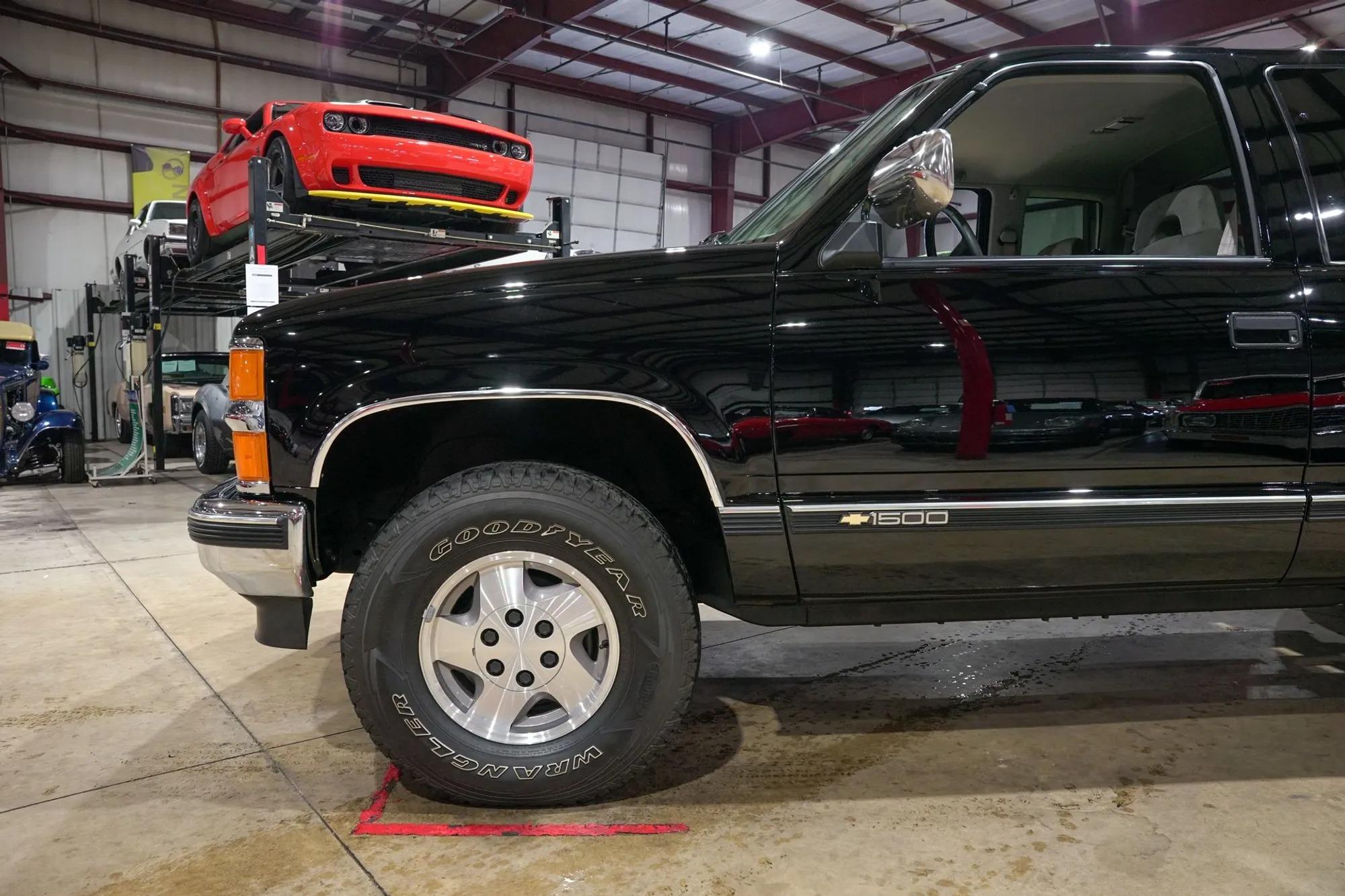 12k-Mile 1994 Chevrolet K-1500 Silverado 4×4 - 3