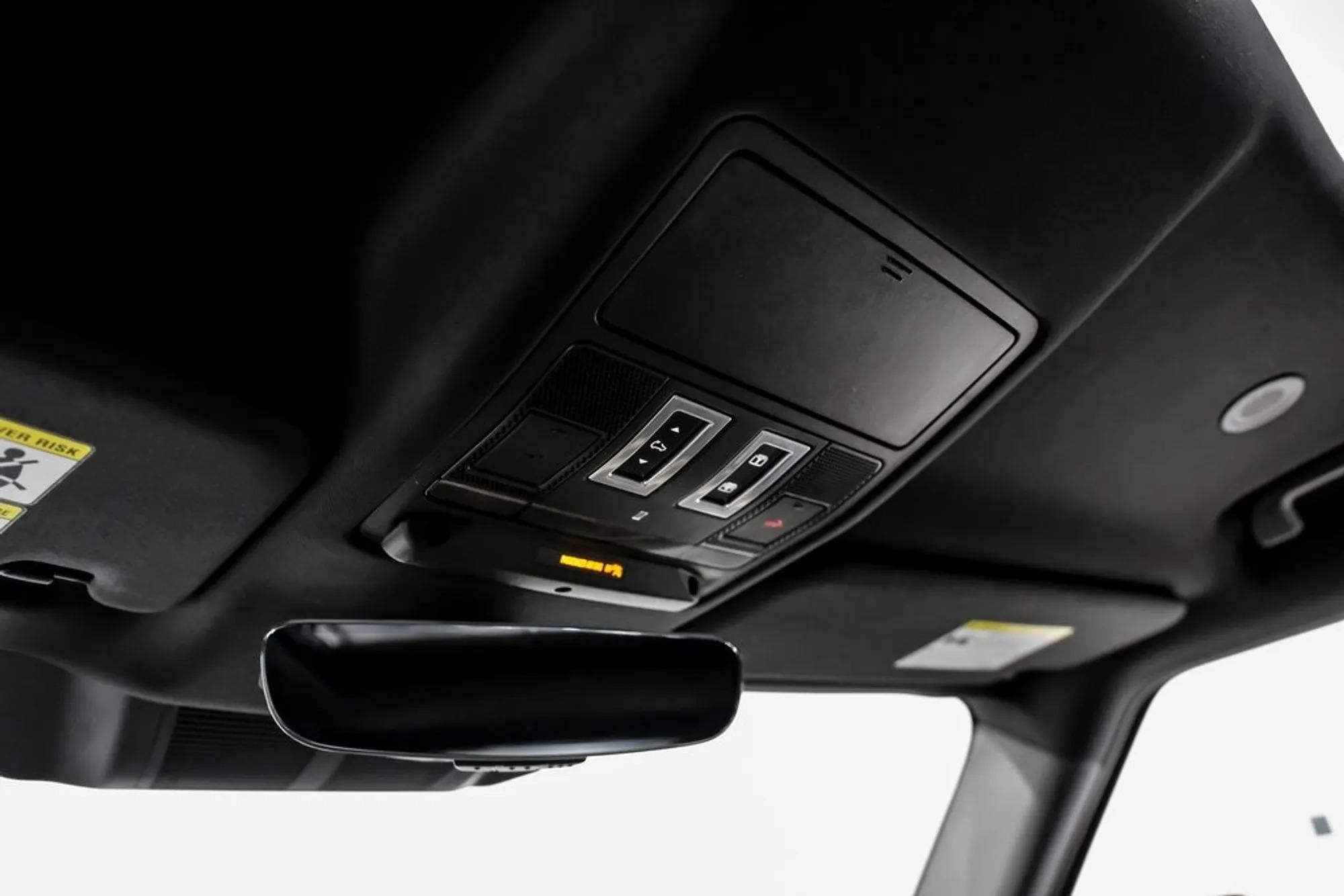 2022 Land Rover Defender 90 X-Dynamic S