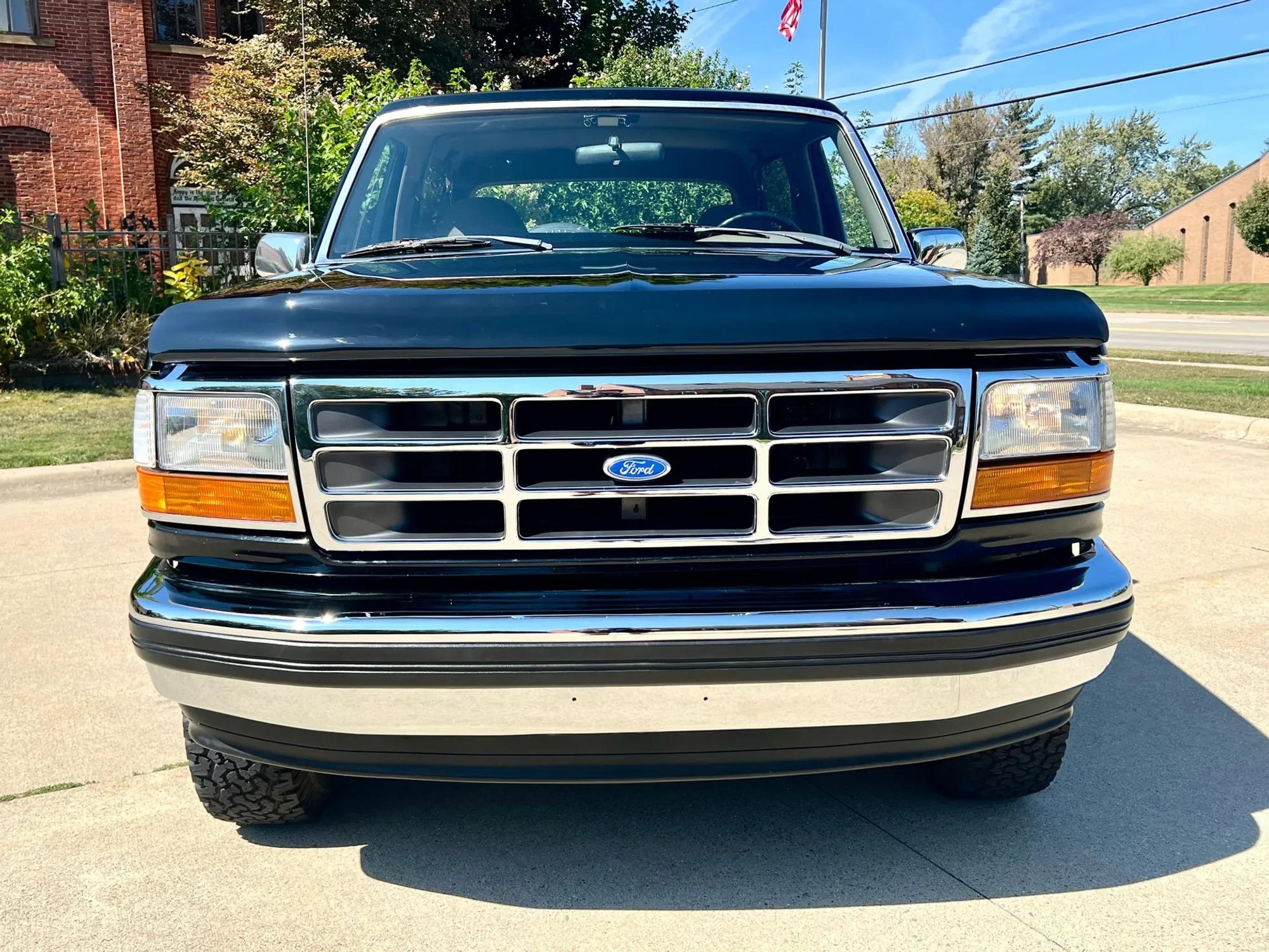 1993 Ford Bronco Eddie Bauer - 3