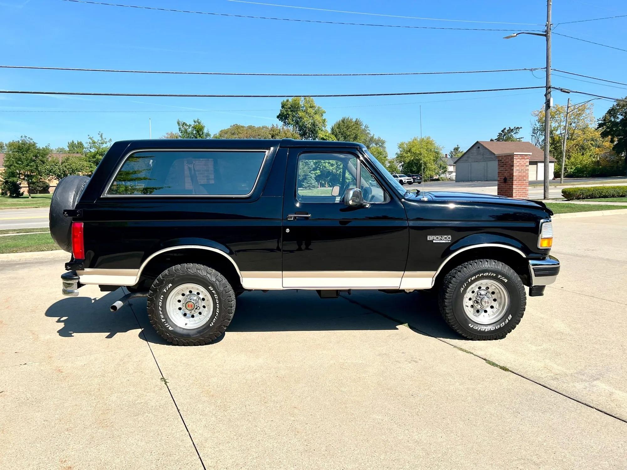 1993 Ford Bronco Eddie Bauer - 4