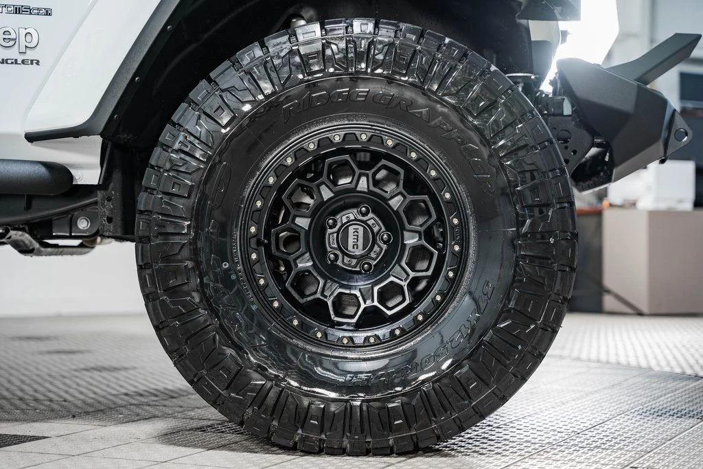 2024 Jeep Wrangler Sahara - 5