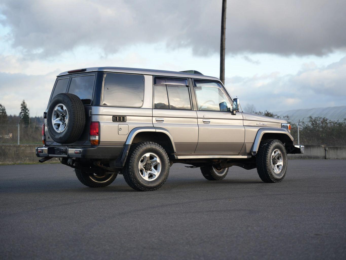 2000 Toyota Land Cruiser ZX