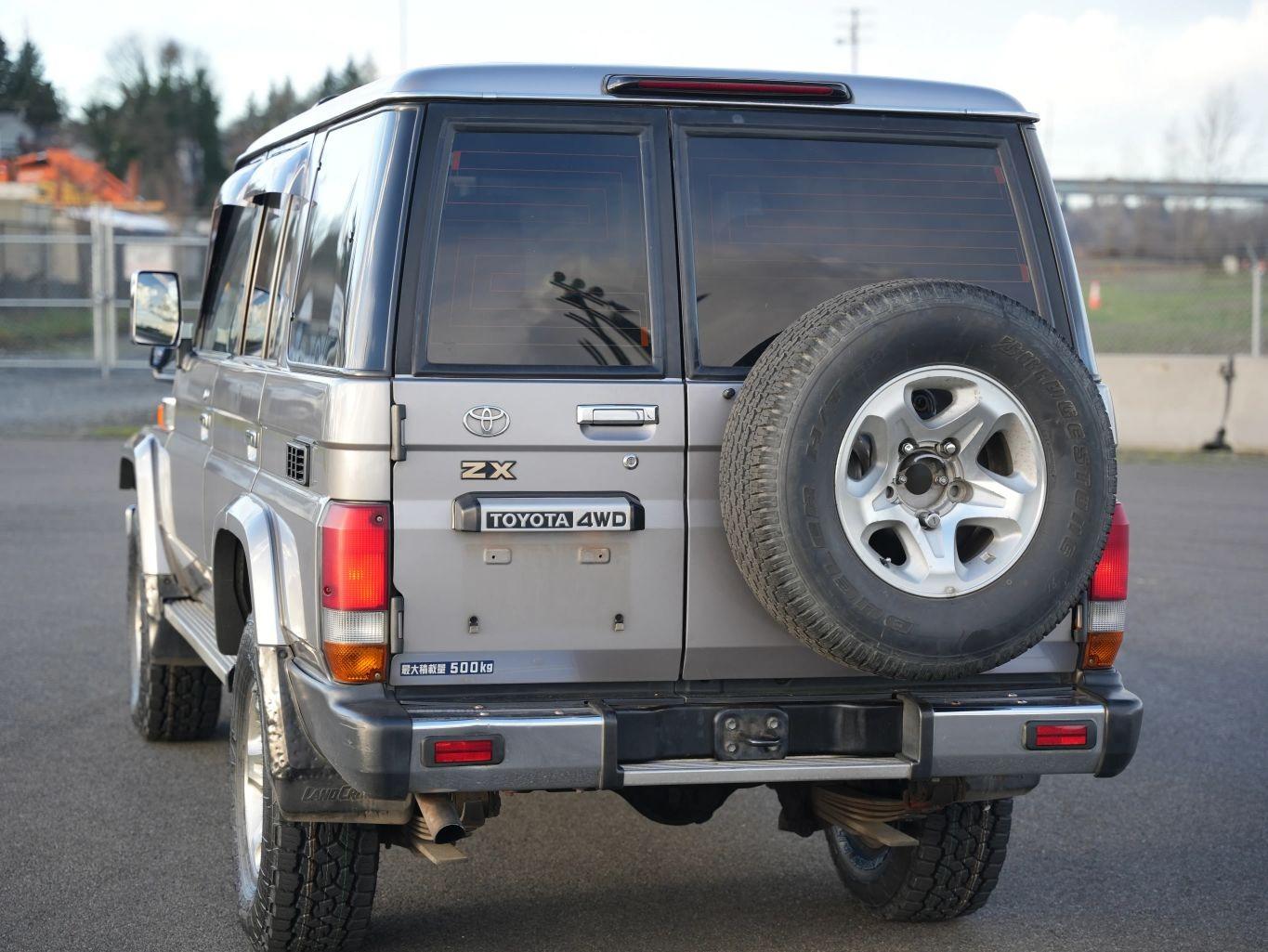 2000 Toyota Land Cruiser ZX