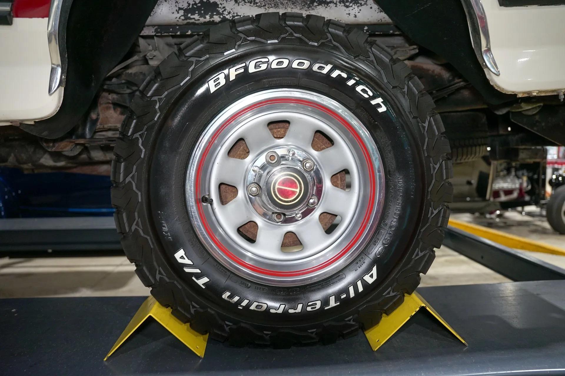 1990 Ford F-150 XLT Lariat