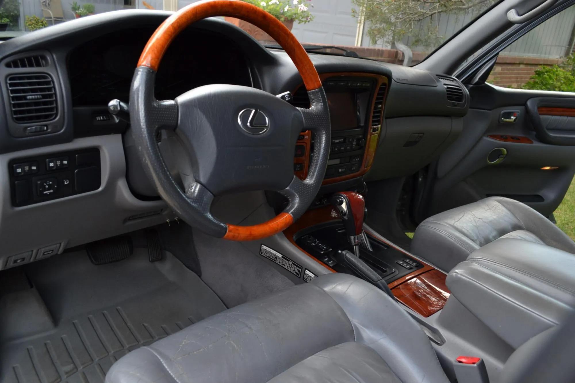 2002 Lexus LX 470