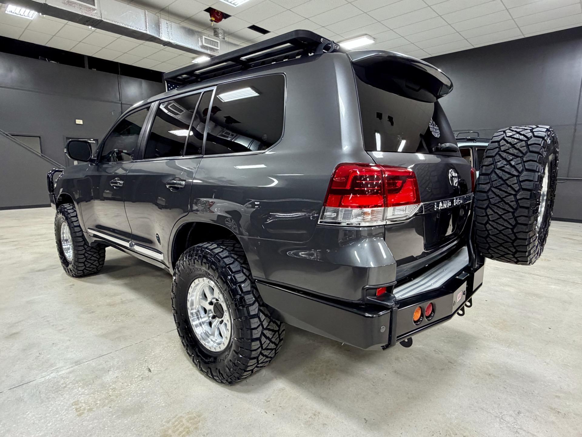 2019 Toyota Land Cruiser - 5
