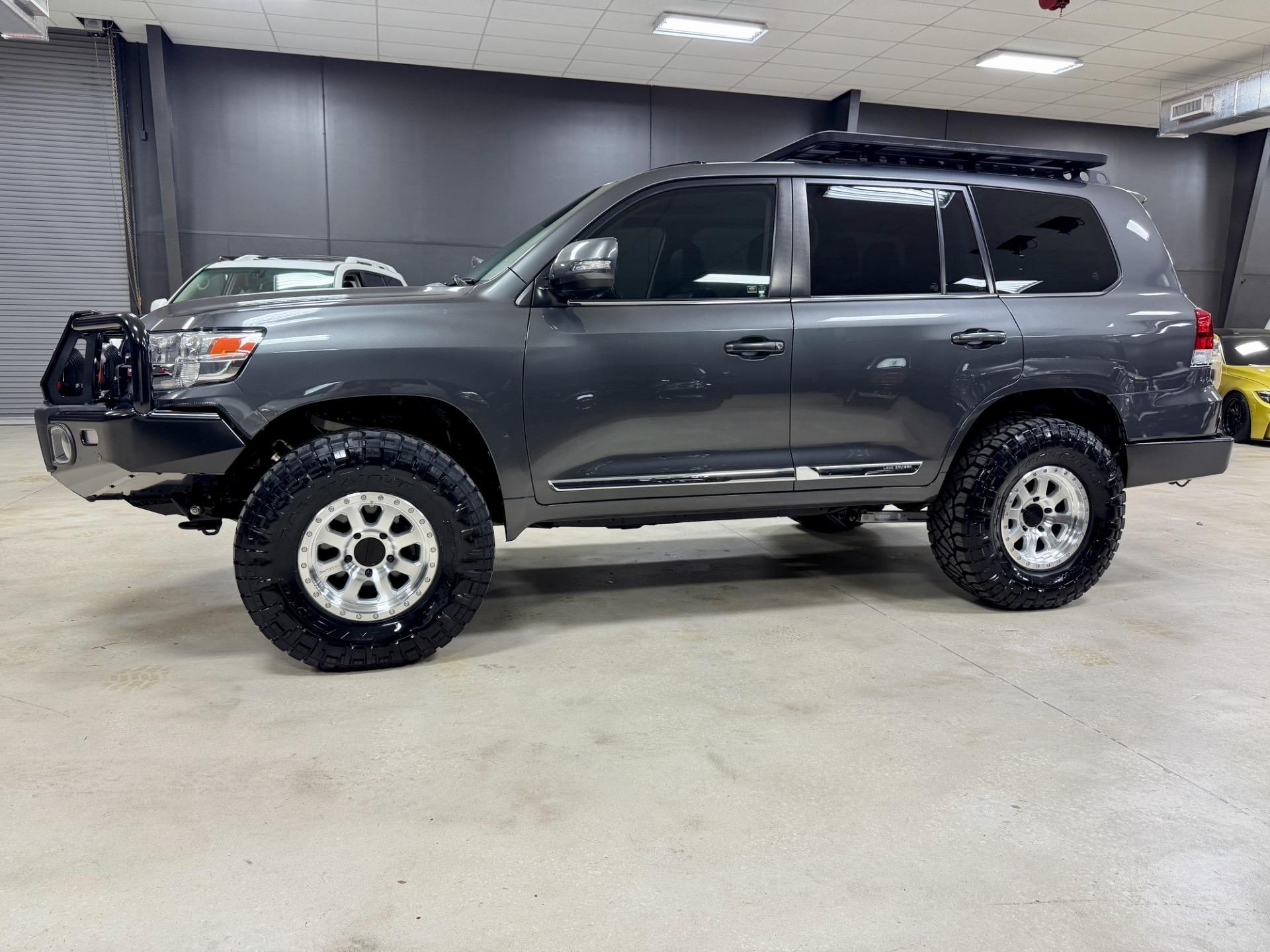 2019 Toyota Land Cruiser - 3