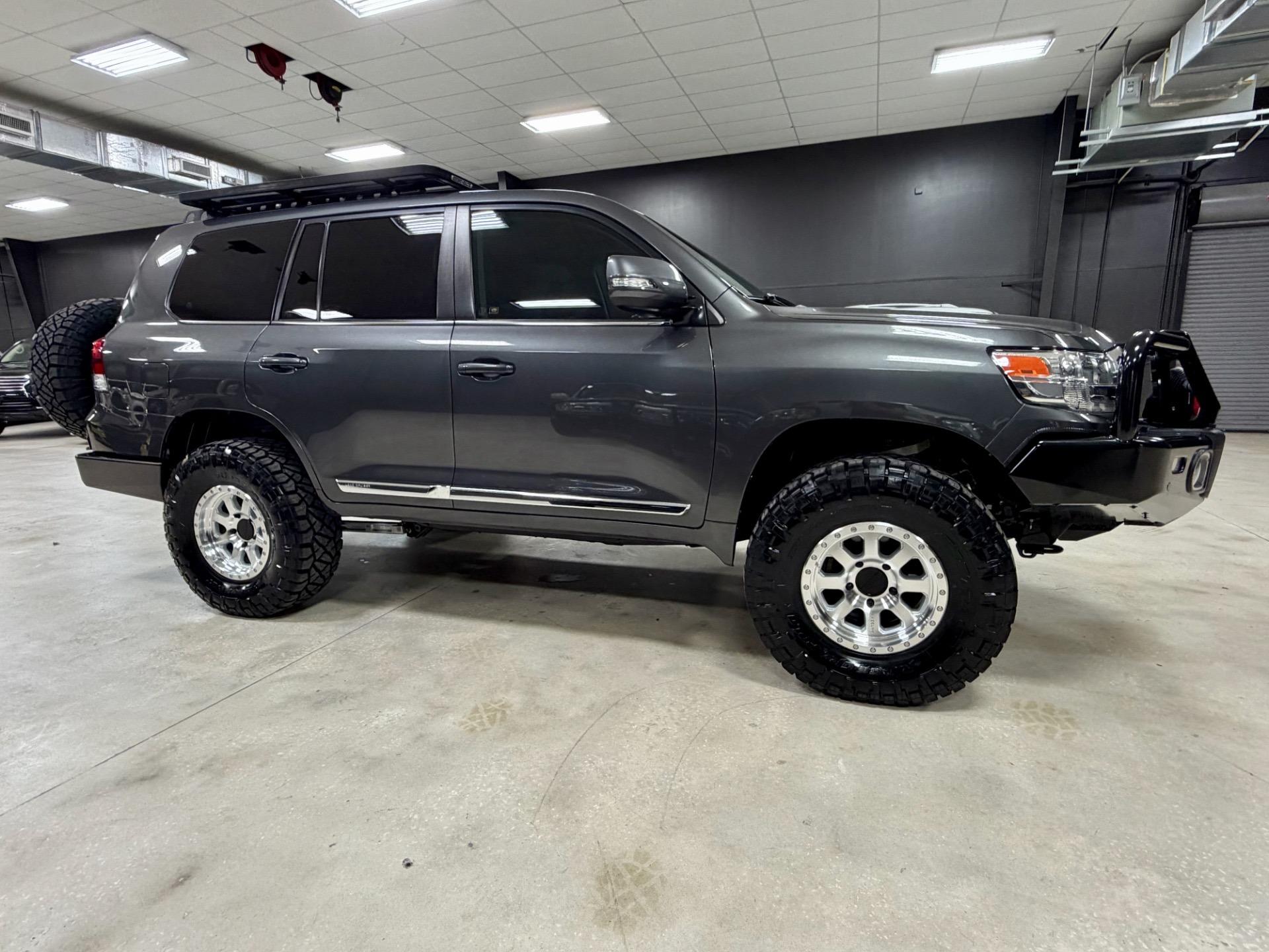 2019 Toyota Land Cruiser
