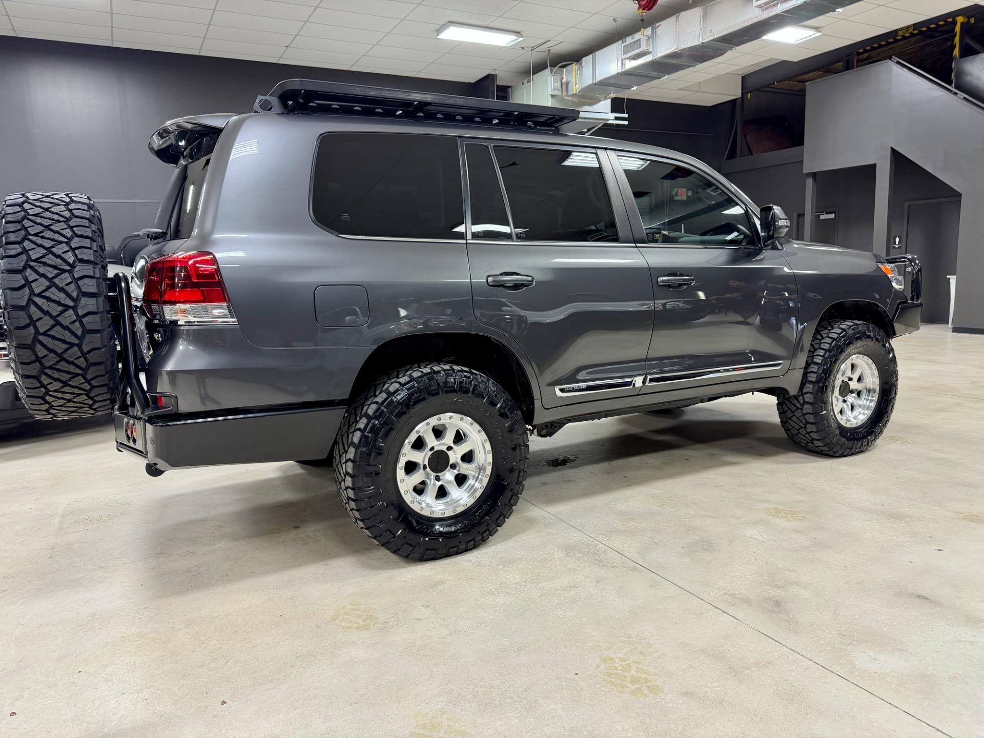 2019 Toyota Land Cruiser