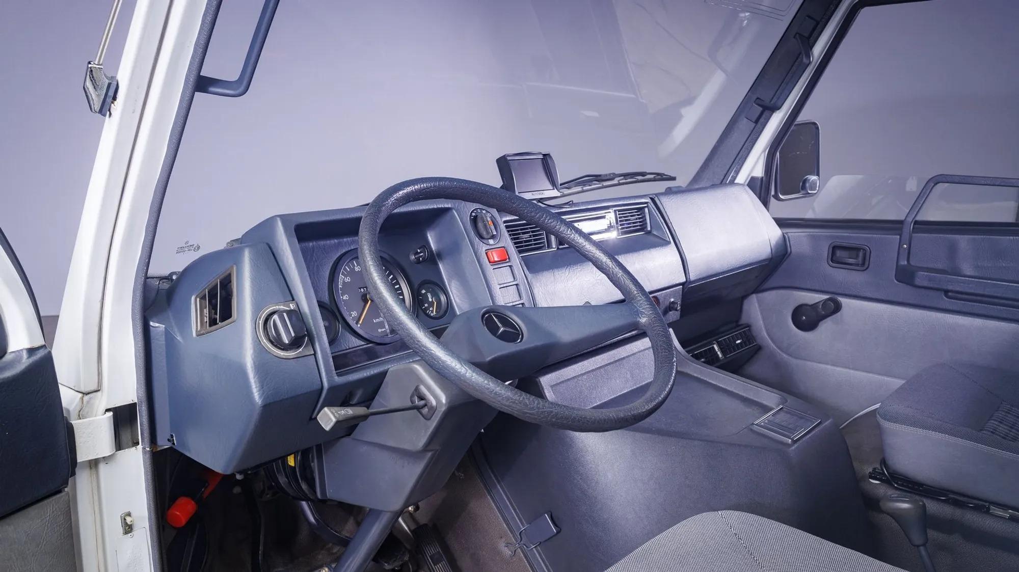 1993 Mercedes-Benz 100D Camper