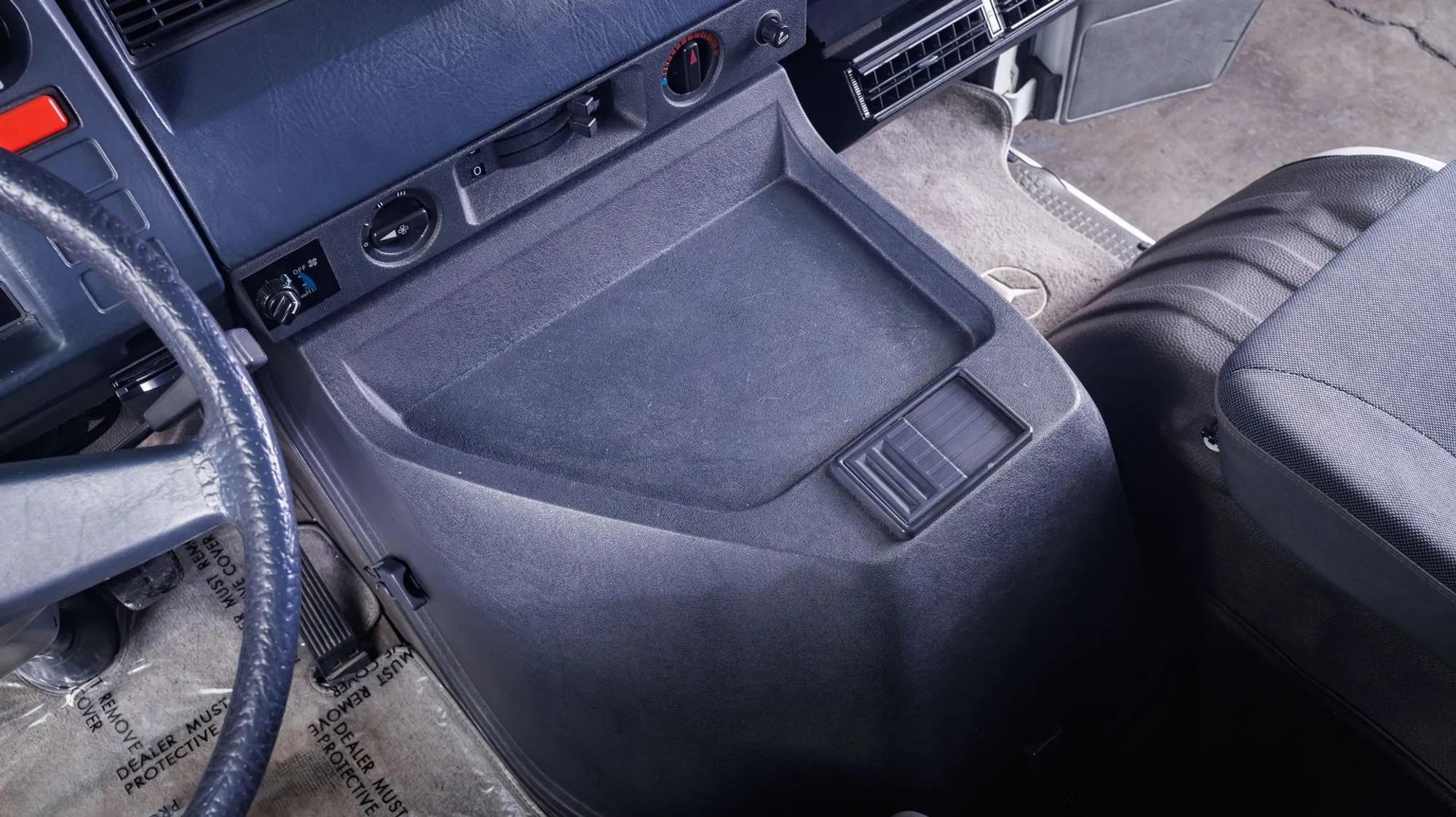 1993 Mercedes-Benz 100D Camper