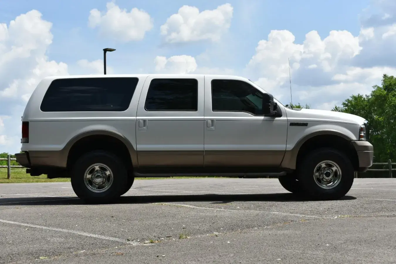 2005 Ford Excursion Eddie Bauer - 2