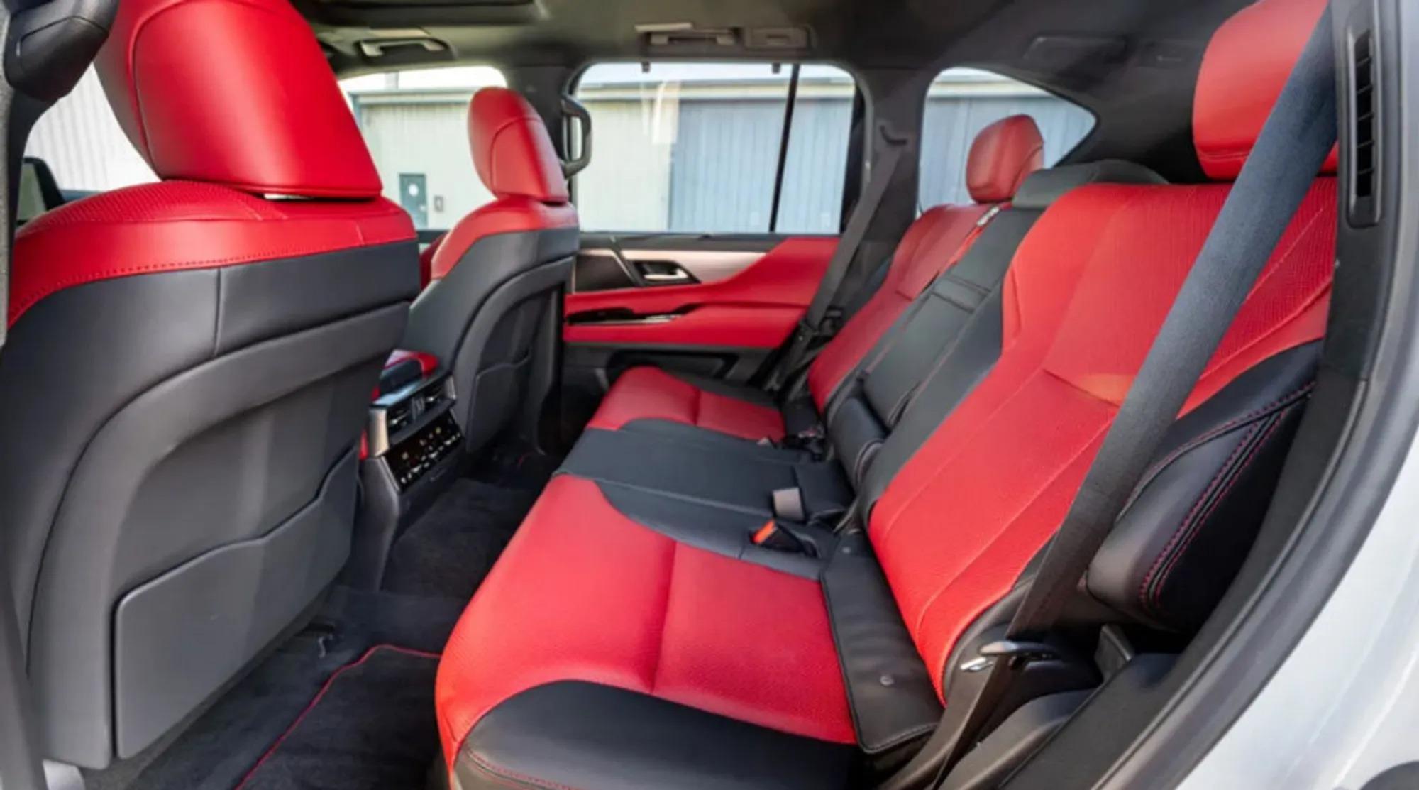 2025 Lexus LX700H SPORT