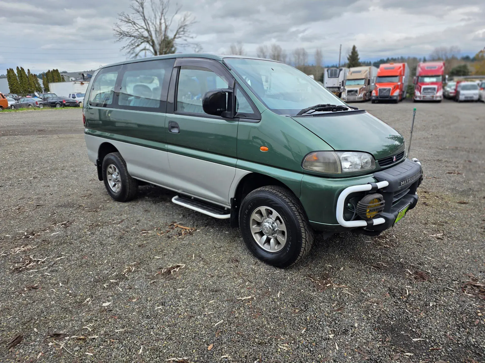  Mitsubishi Delica