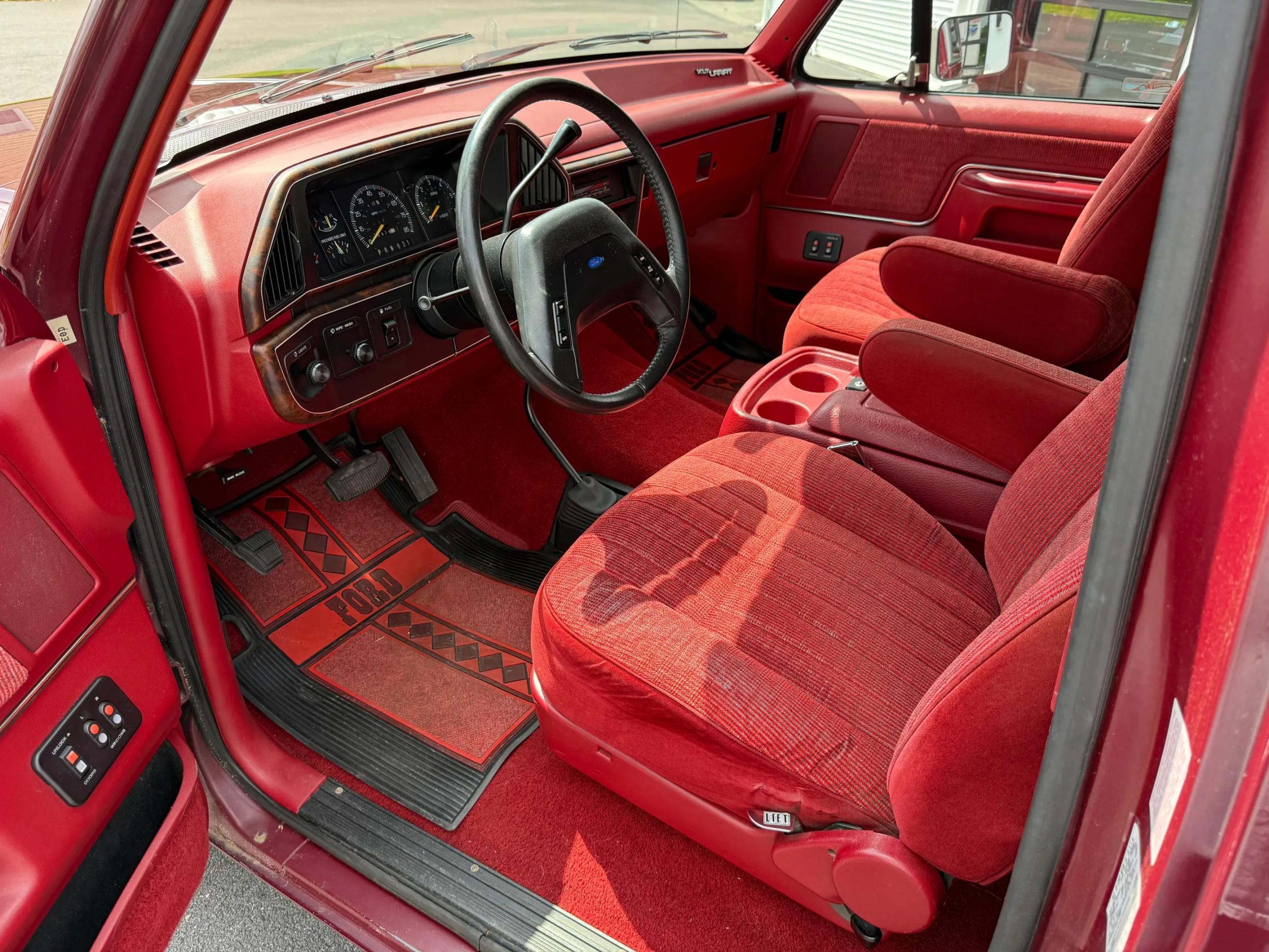1990 Ford F-150 XLT Lariat 4×4 - 2