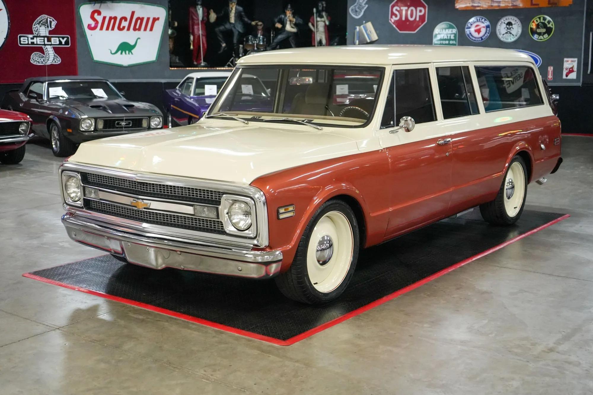 1969 Chevrolet Suburban - 4
