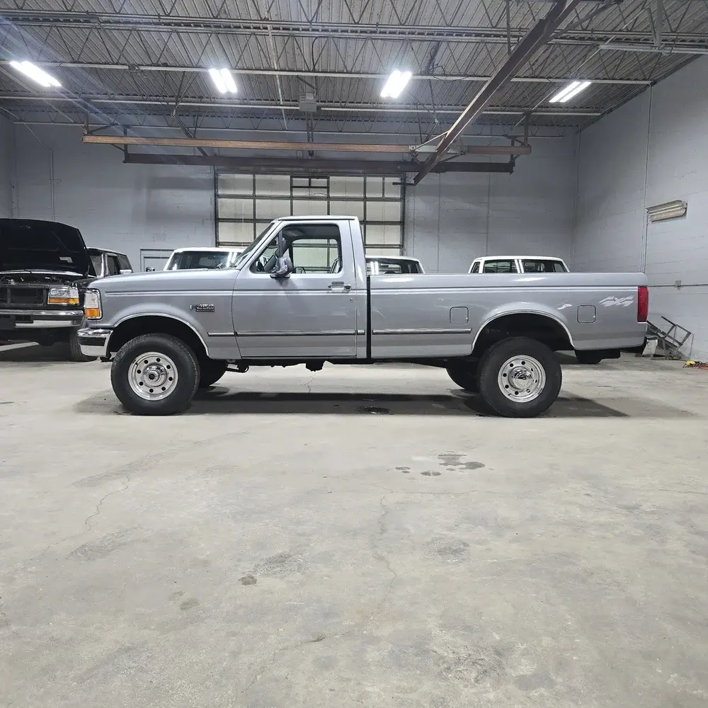 1996 Ford F-250 XLT - 2