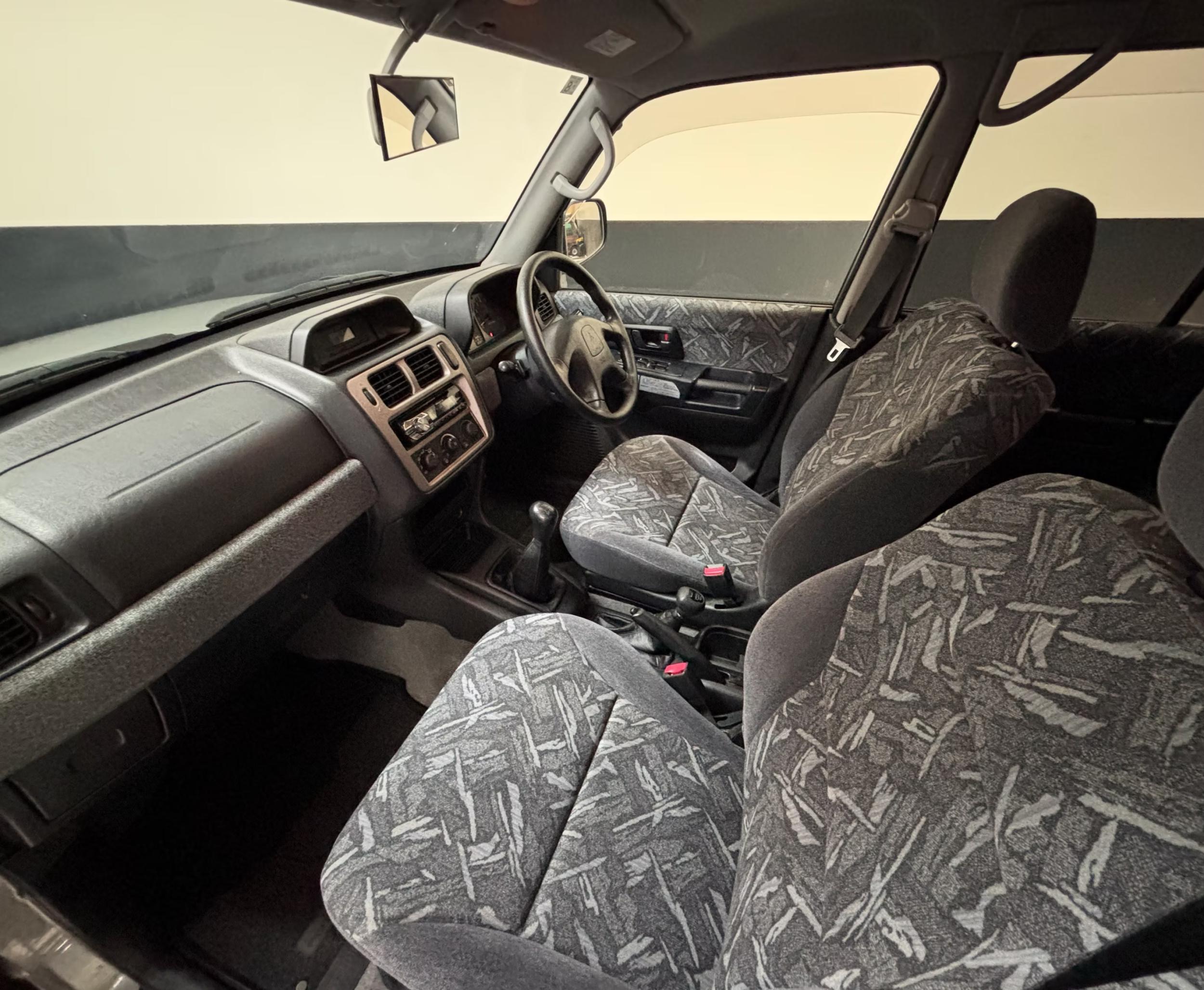 2000 Mitsubishi Pajero IO