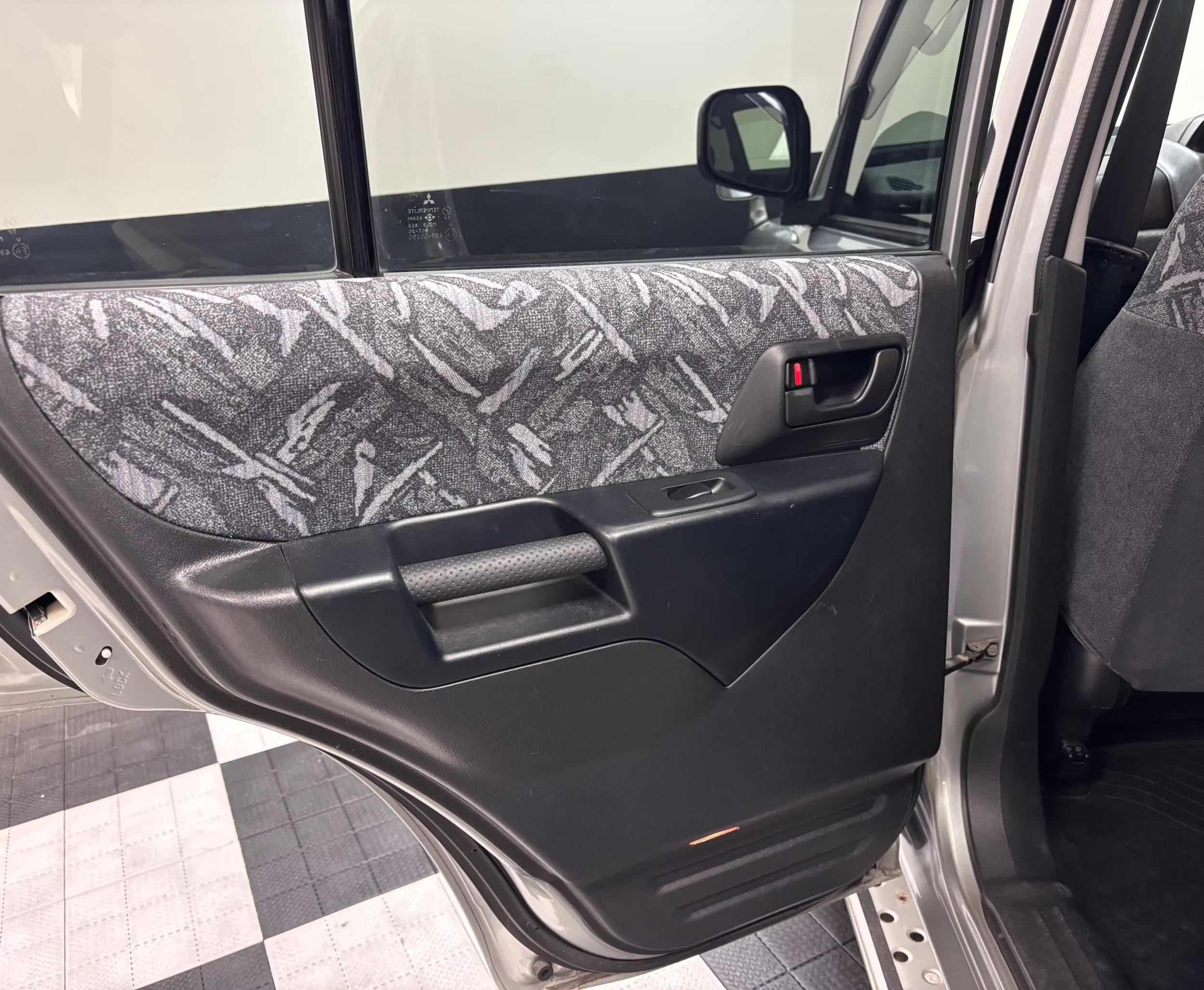 2000 Mitsubishi Pajero IO