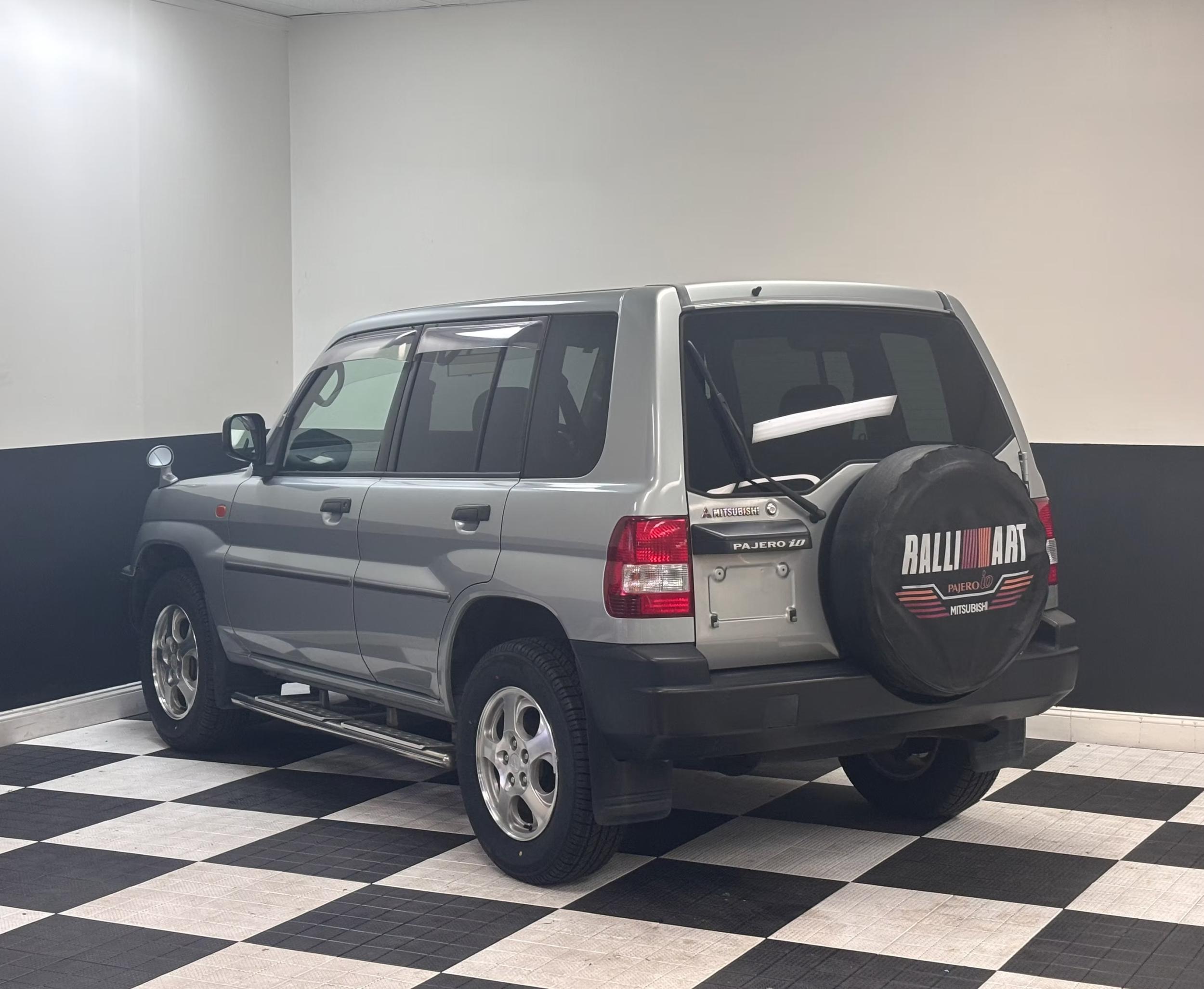 2000 Mitsubishi Pajero IO - 3