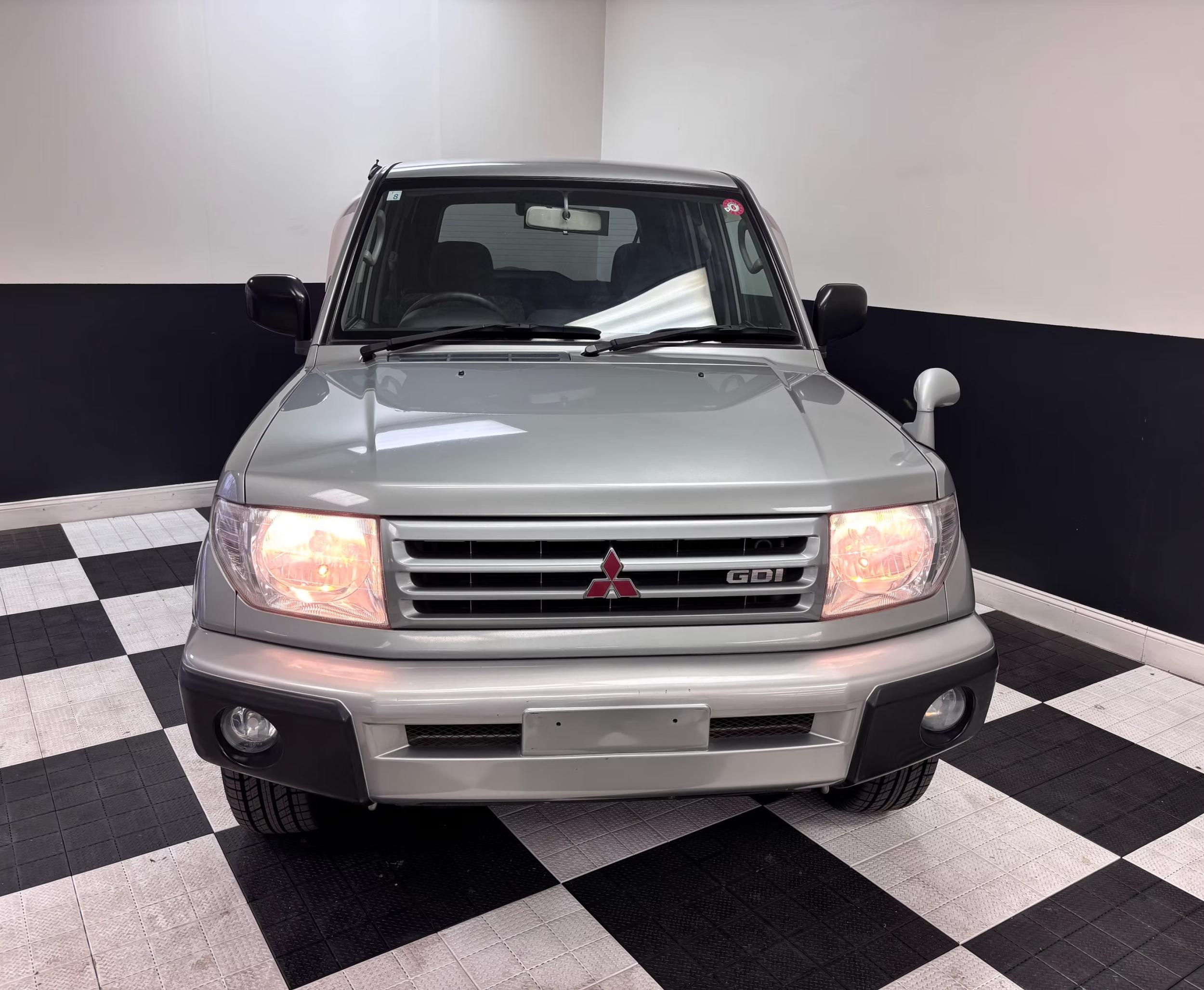 2000 Mitsubishi Pajero IO - 2