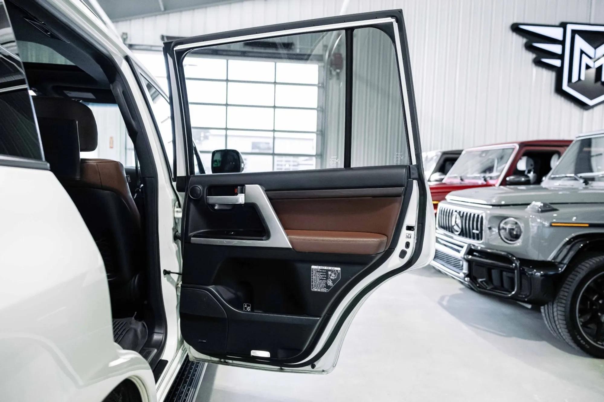 2018 Toyota Land Cruiser